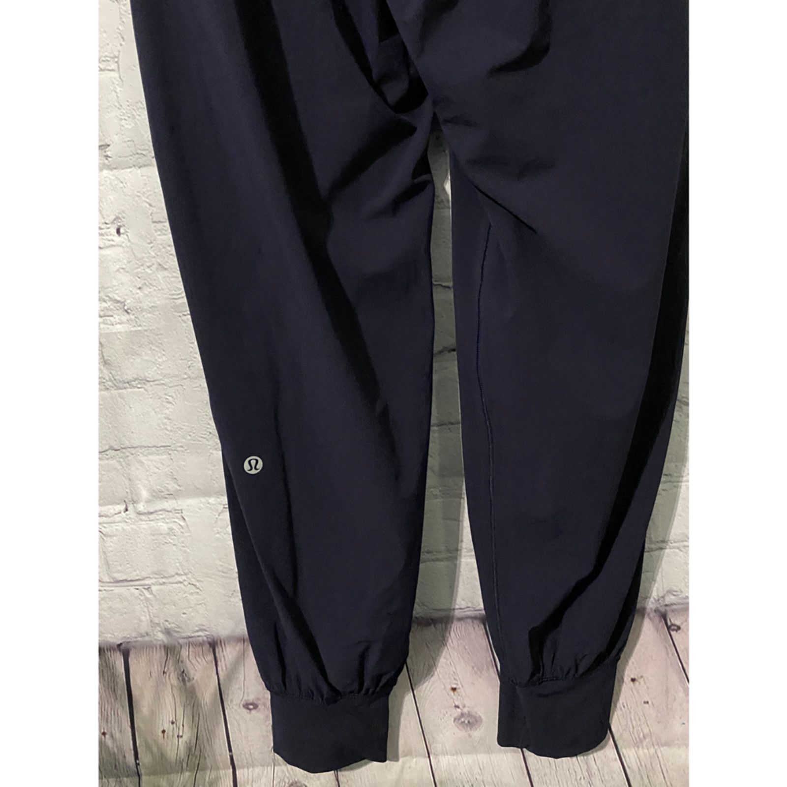 Lululemon Lululemon joggers size 4 Size US 26 / EU 42 - 9 Thumbnail