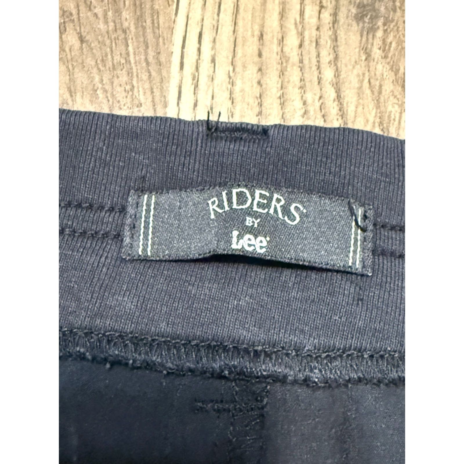 Lee Riders by Lee Pants Women's Capri Black Pockets Button Size M Regular Size 32" / US 10 / IT 46 - 2 Thumbnail