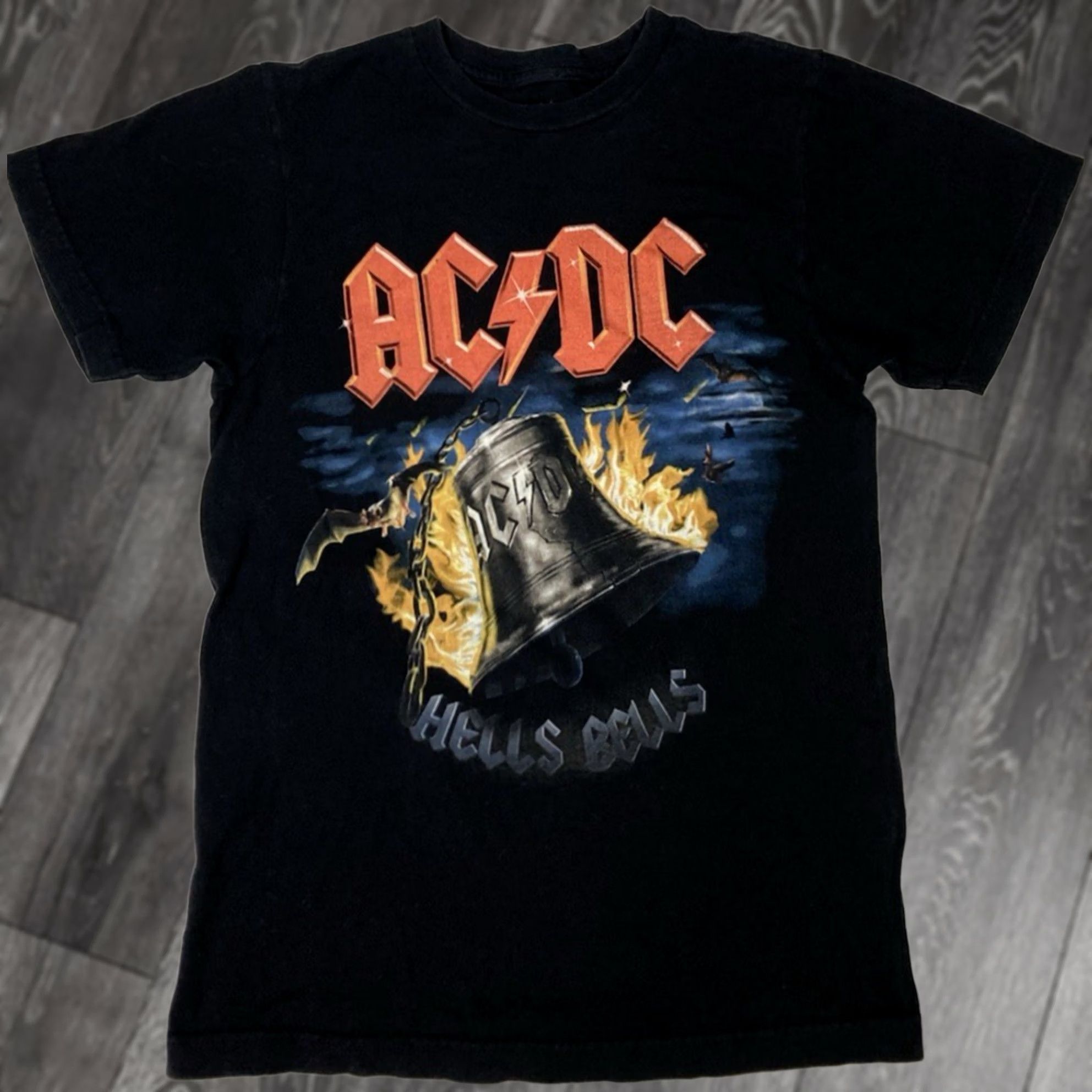 Bell AC/DC Hells Bells Graphic T-shirt Women XS Black Shirt | Music Rock Casual Short Sleeve Crew Neck Pullover着 Size XS / US 0-2 / IT 36-38 - 1 Thumbnail