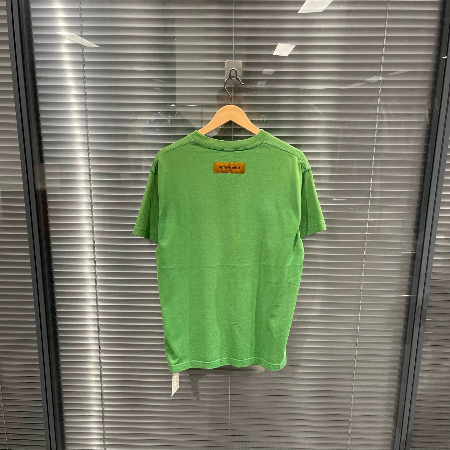 Louis Vuitton LV Green Embossed Short Sleeve T S 98N #11615F back flaw Size US S / EU 44-46 / 1 - 2 Thumbnail