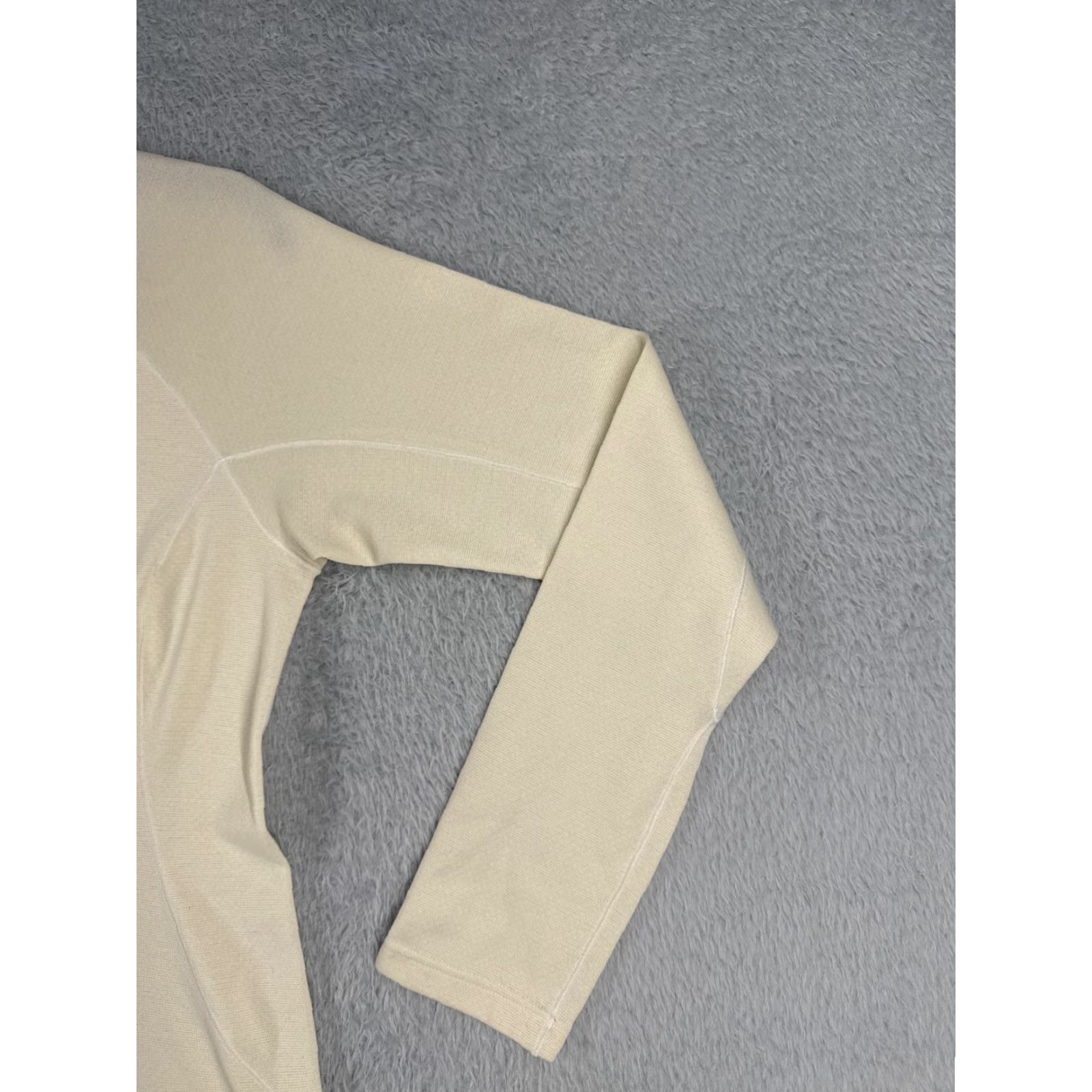 Patagonia Patagonia Shirt Womens Medium Yellow Capilene 3 Midweight Crew Long Sleeve Poly Shirt Womens Medium Yellow Capilene 3 Midweight Crew Long Sleeve Poly Size M / US 6-8 / IT 42-44 - 2 Thumbnail