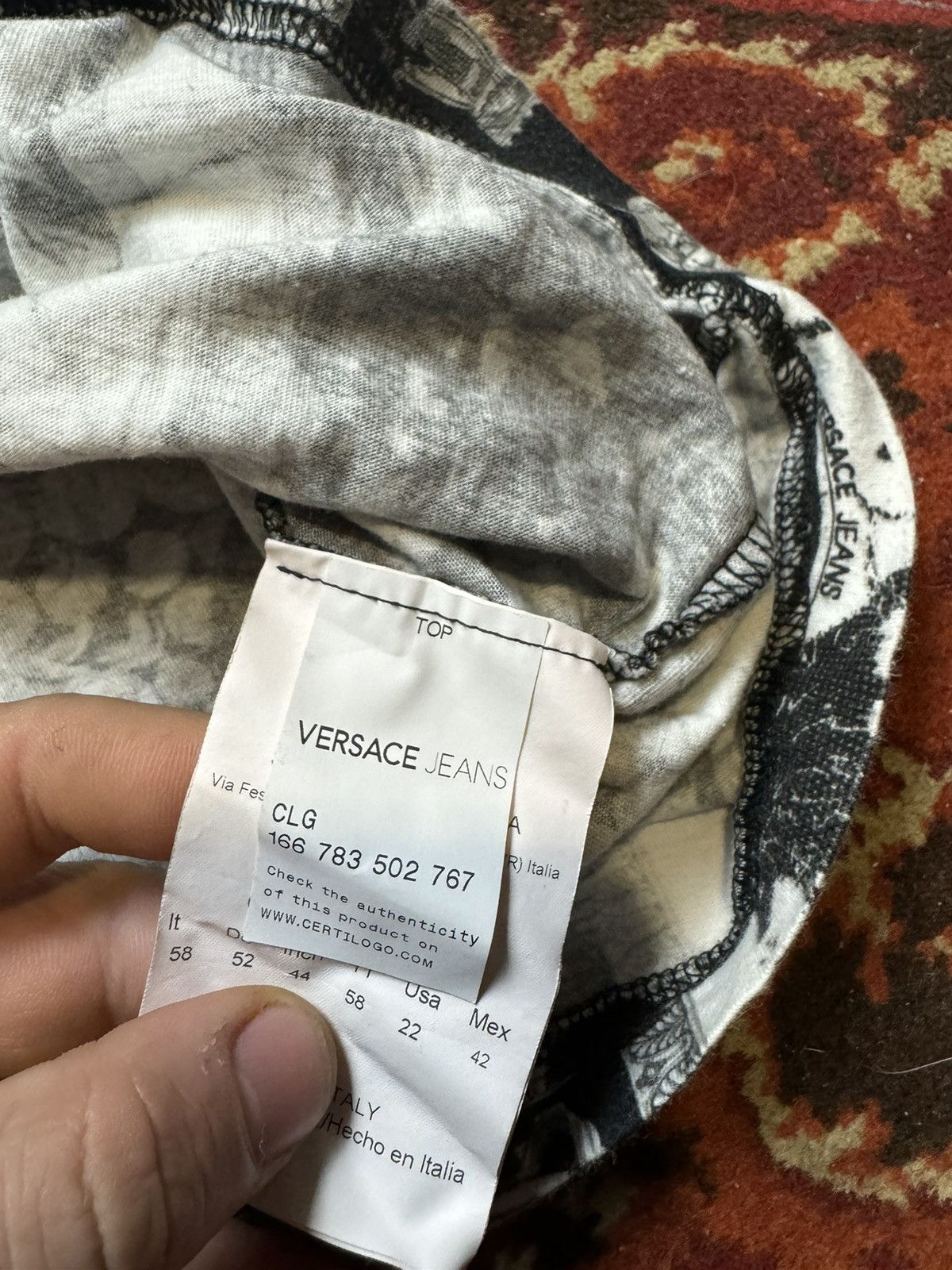 Designer × Versace Jeans Couture Y2K Versace Jeans Couture Barrocco Greece Print T Shirt Size US S / EU 44-46 / 1 - 5 Thumbnail