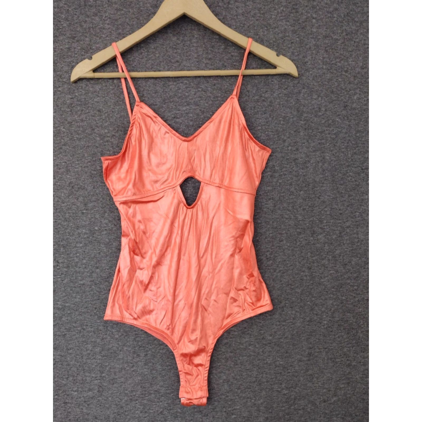Vintage Codigo Women's One Piece Peach Keyhole Spaghetti Strap Swimsuit M size - One Piece Beachwear, Regular, Peach, Polyester Spandex, Hand Wash Only, NIKE Size ONE SIZE - 2 Thumbnail