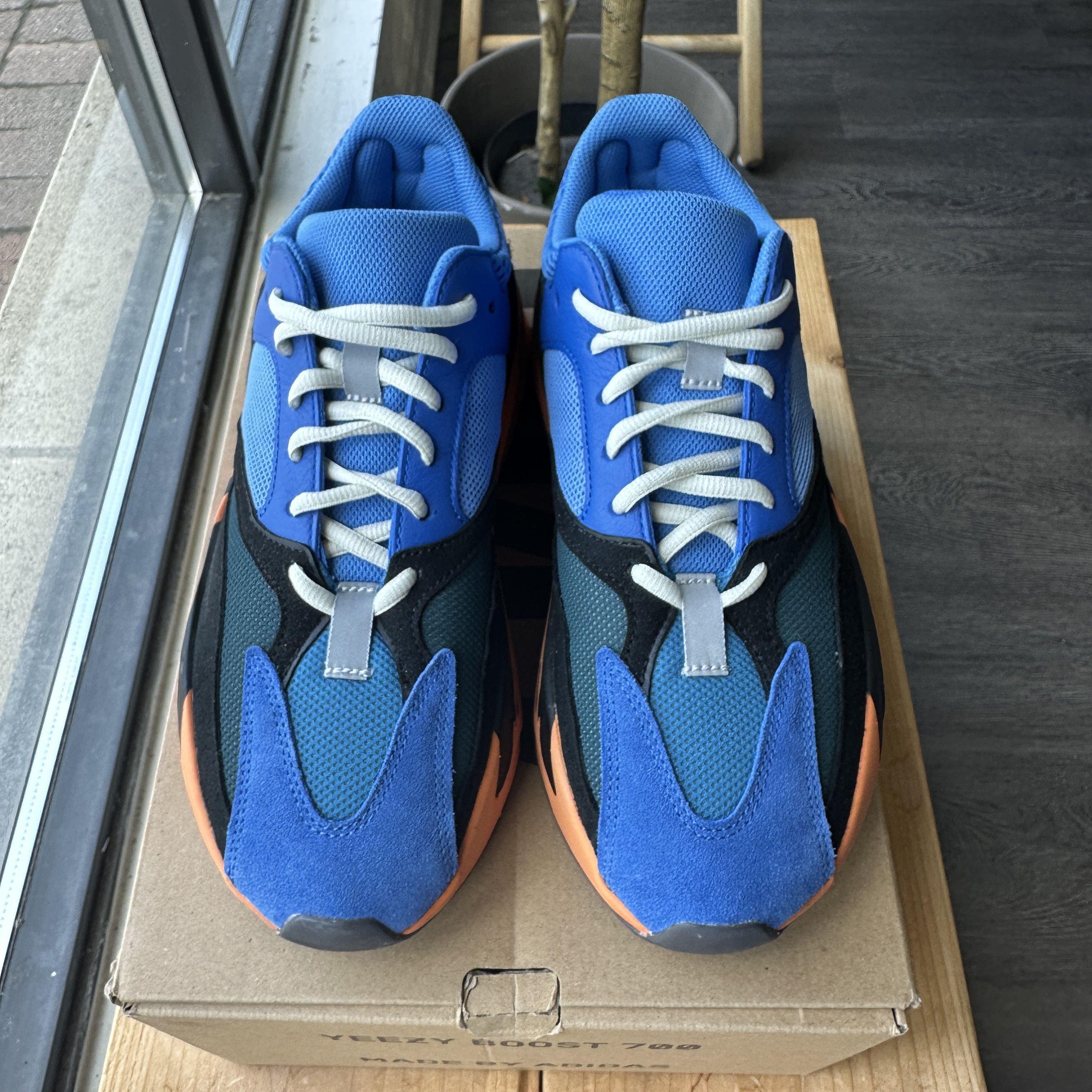 Adidas × Kanye West Yeezy 700 Size US 9.5 / EU 42-43 - 2 Thumbnail