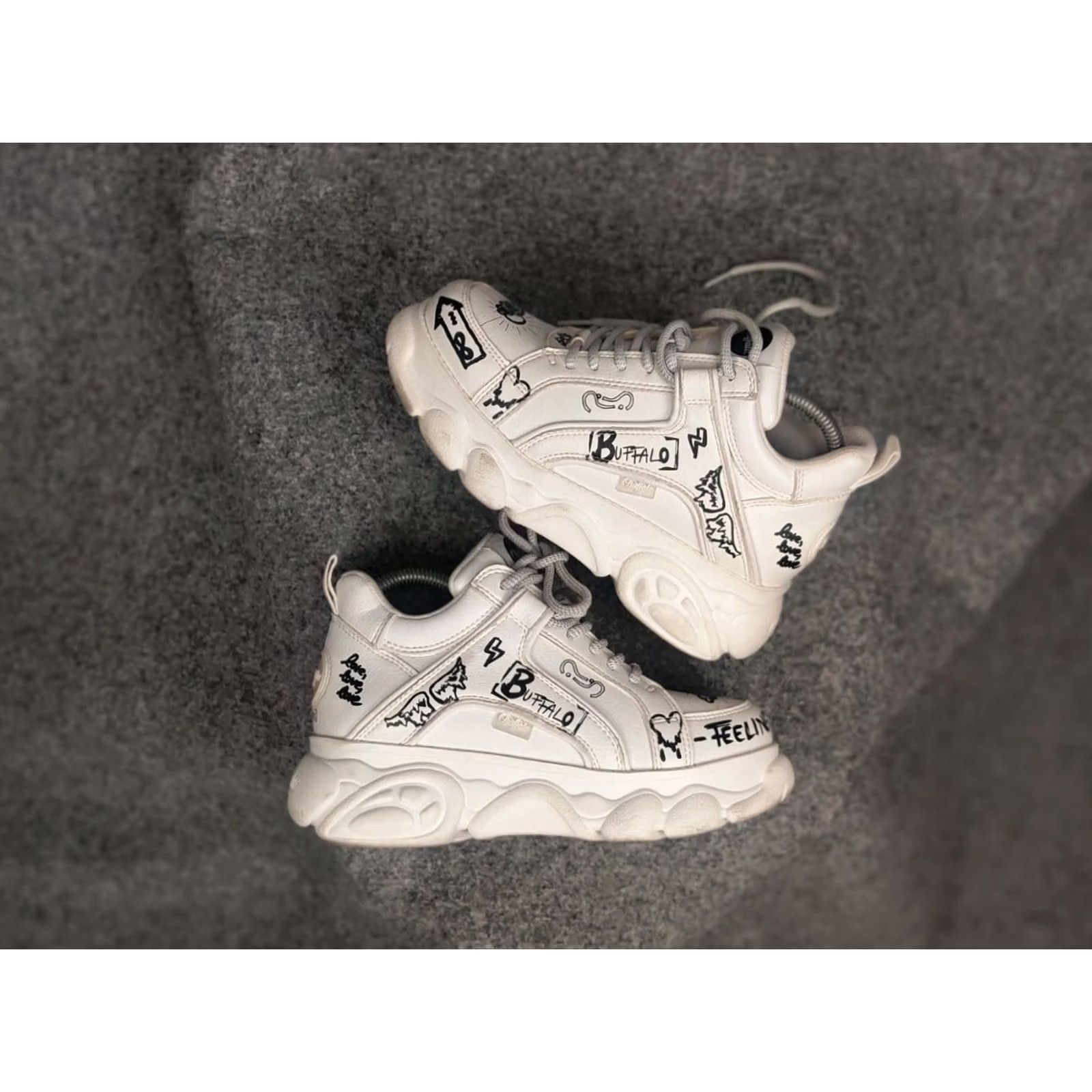 Buffalo London Buffalo Superge White Sneakers Women's 37 US 6.5 90s London Paint Logo Low Top Casual Activewear Running Size US 7 / IT 37 - 4 Thumbnail