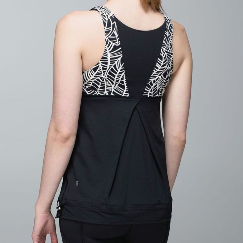 Lululemon EUC Lululemon Run: Ta Ta Topper Top Sz. 6 Pretty Palm Black Size M / US 6-8 / IT 42-44 - 6 Thumbnail