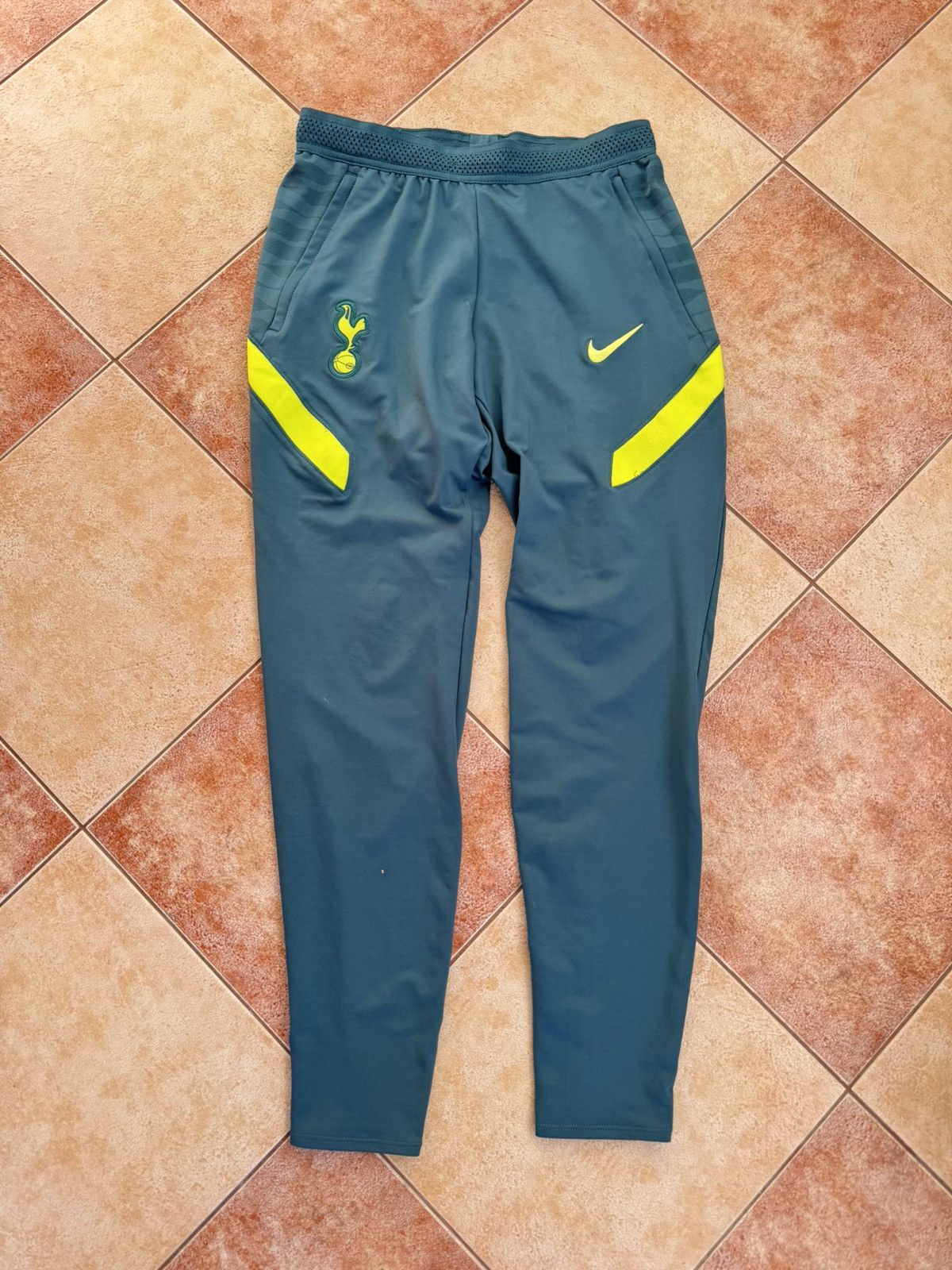 Nike Tottenham Hotspur 2021-2022 Soccer Drill Pants Football Kit Size US 30 / EU 46 - 1 Thumbnail