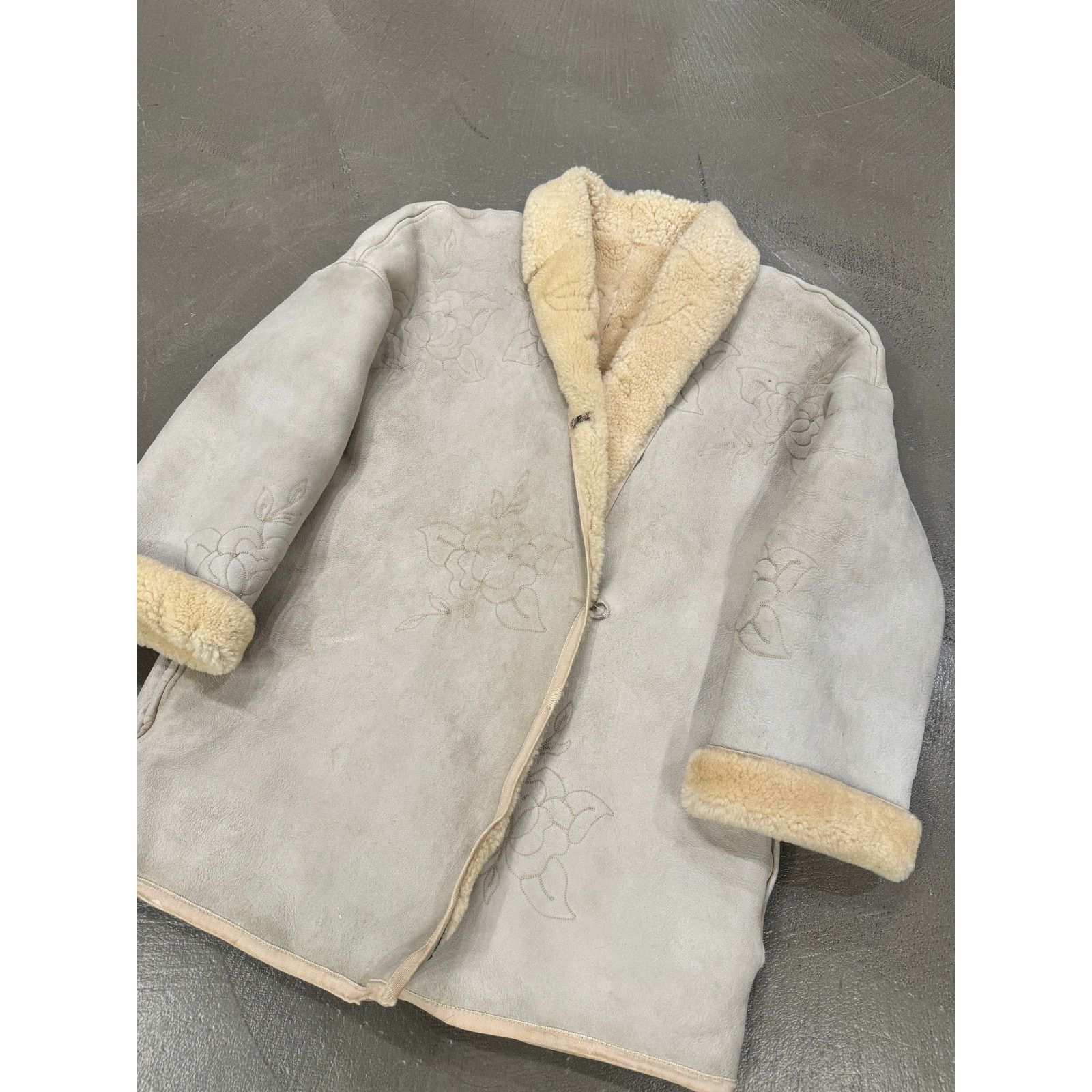 Versace 1980s Gianni Versace mainline white sheepskin Size US M / EU 48-50 / 2 - 3 Thumbnail