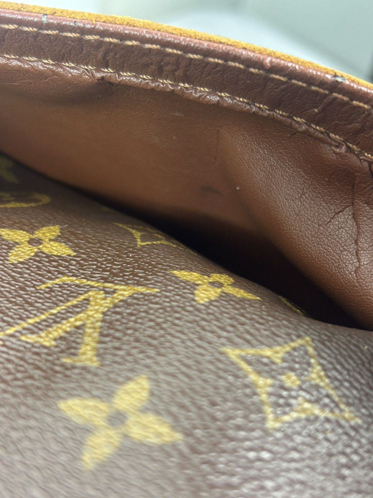 Louis Vuitton Louis Vuitton Monogram Crossbody Bag Size ONE SIZE - 8 Thumbnail