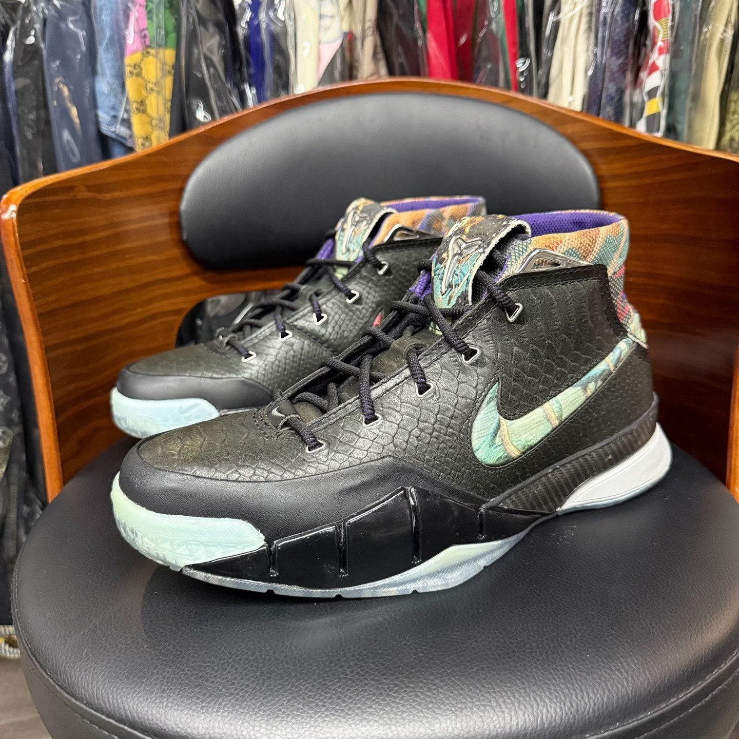 Nike Nike KOBE1 Lowtop Sneakers 9.5 Men Size US 9.5 / EU 42-43 - 1 Thumbnail