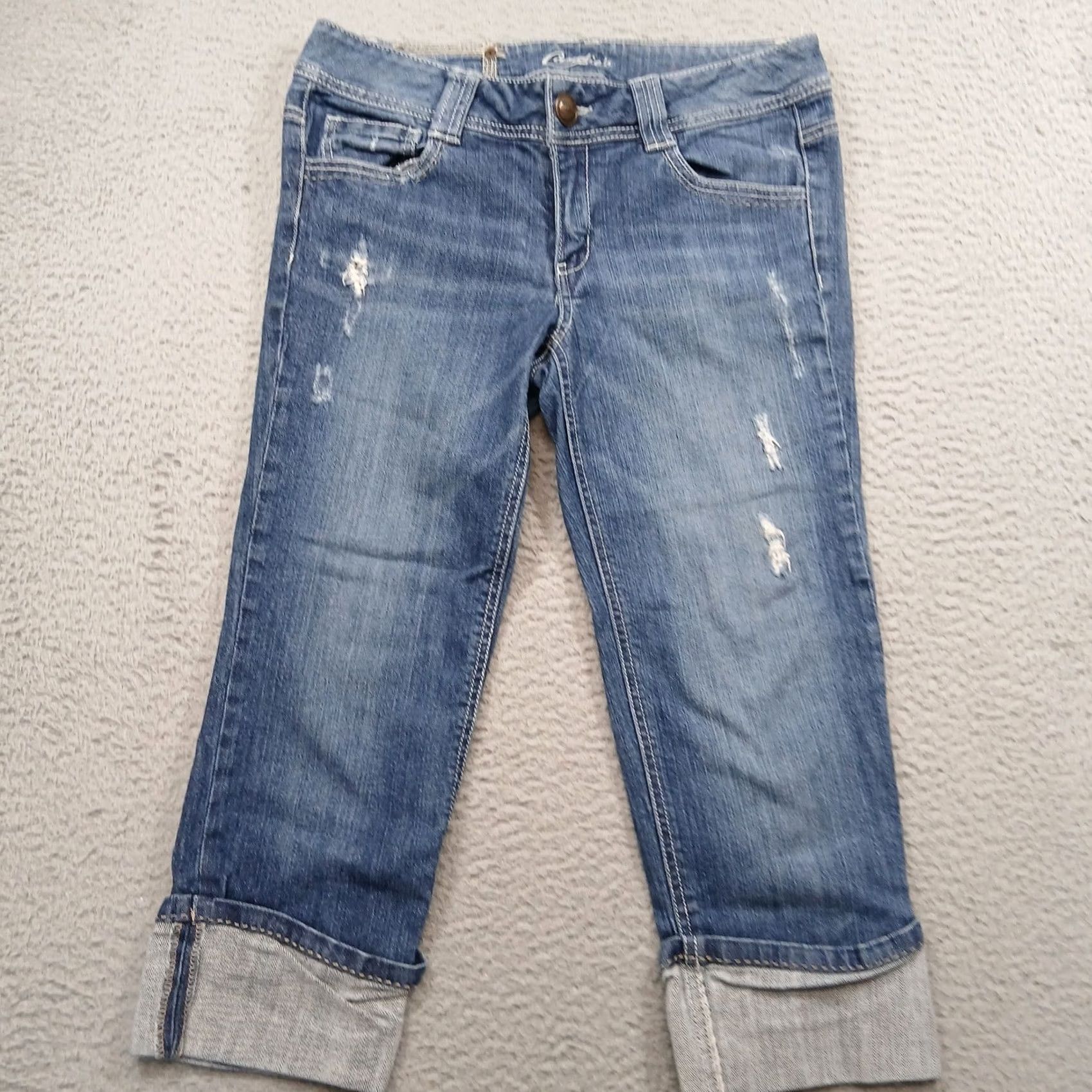 Vintage Candie's Distressed Cuffed Capri Jeans Women's 9 Blue Denim EUC Capri Jeans Distressed Cuffed 5-Pocket Denim Women Size 30" / US 8 / IT 44 - 2 Thumbnail