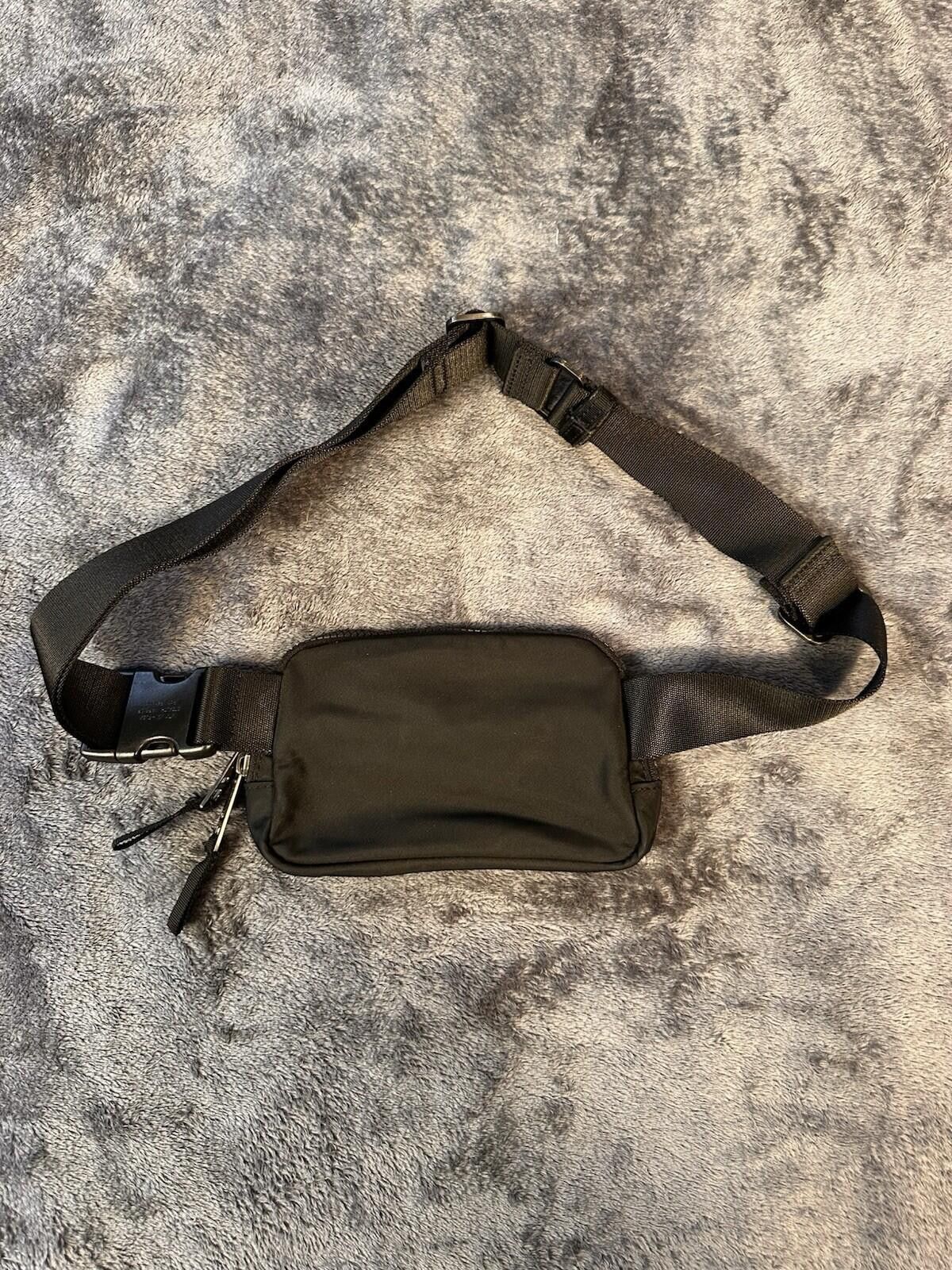 Lululemon Lululemon Belt Bag, Adjustable Strap, Zip & Buckle Closure Size ONE SIZE - 2 Thumbnail