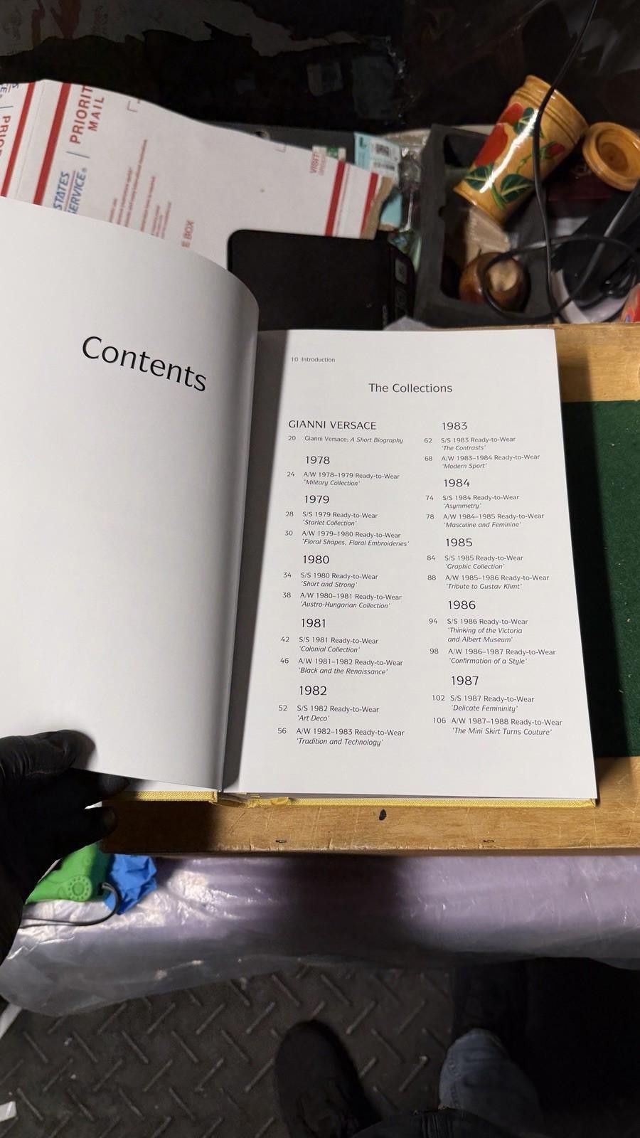 Other Versace Catwalk Hardcover Fashion Book Yale University Press Size ONE SIZE - 4 Thumbnail