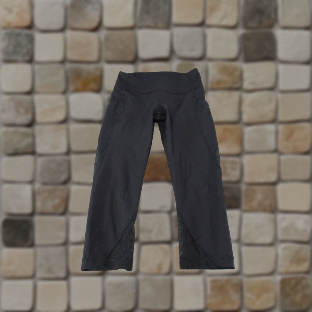 Lululemon VINTAGE Lululemon Leggings Womens Cropped Athletic Fit Size 4 Black Running Jogging Activewear Size 27" / US 4 / IT 40 - 1 Thumbnail