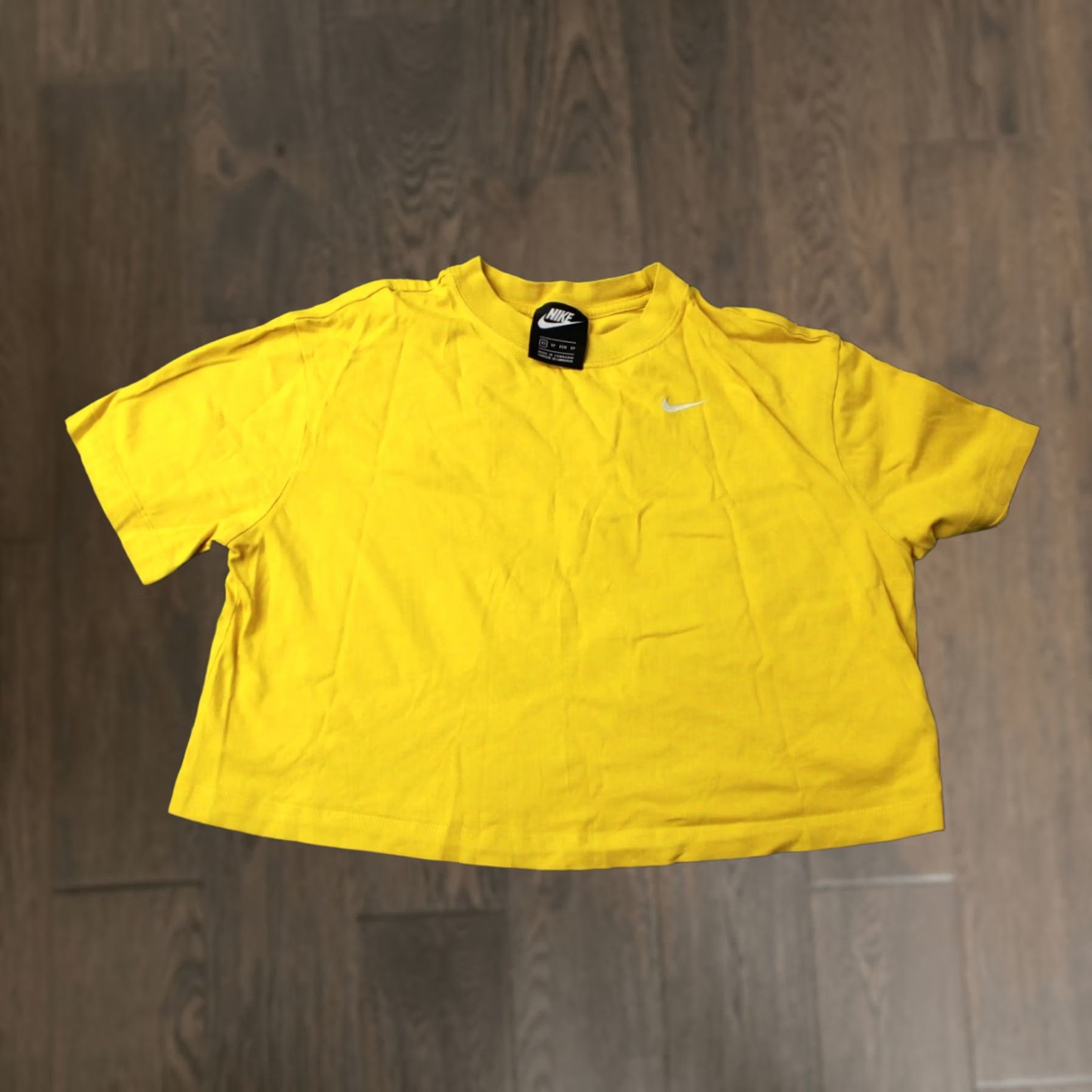 Nike Nike Original 2019 Women Casual Shirt XS T-Shirt Jersey Yellow Short Sleeve Classic Fit Size XS / US 0-2 / IT 36-38 - 1 Thumbnail