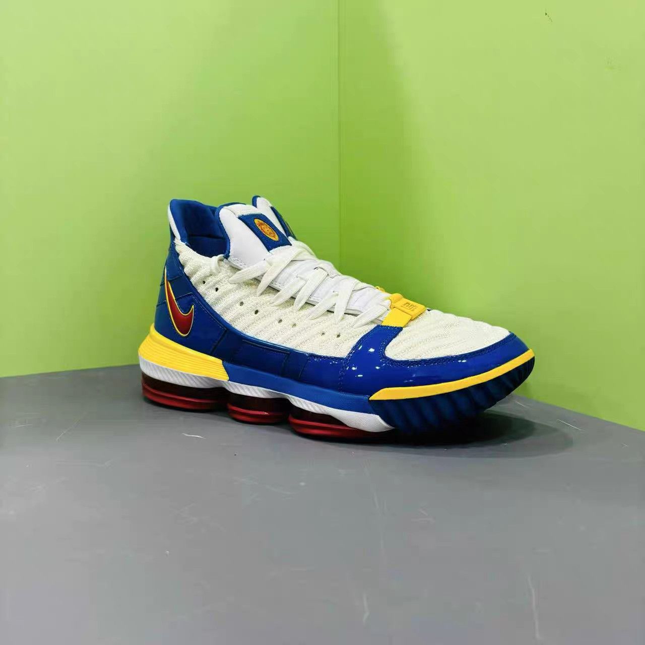 Nike Nike LeBron 16 "SuperBron" K15 Size US 10 / EU 43 - 3 Thumbnail