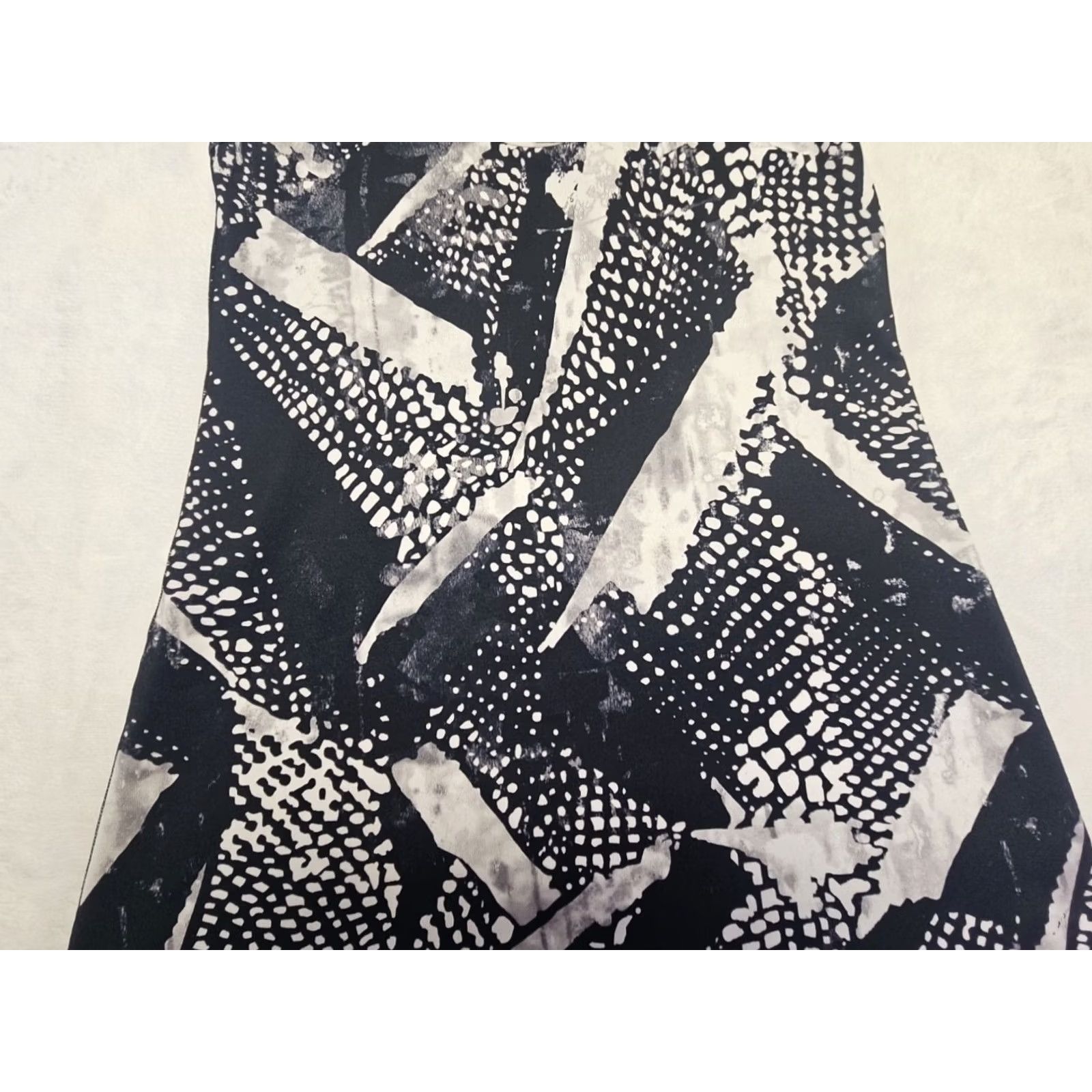 Lululemon Lululemon Womens Racerback Tank Top Black White Abstract Print Yoga Workout Med Size M / US 6-8 / IT 42-44 - 3 Thumbnail