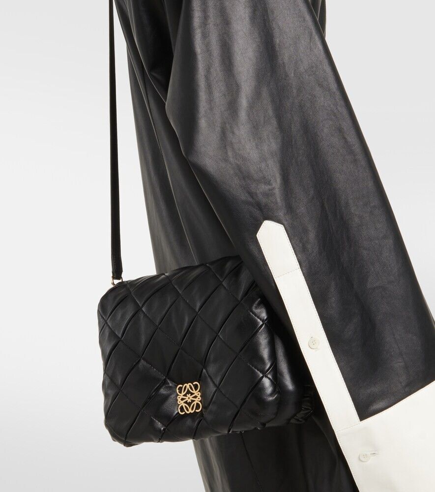 Loewe *NEW* GOYA LEATHER PUFFER PLEATED BAG BLACK $4,700 Size ONE SIZE - 7 Thumbnail