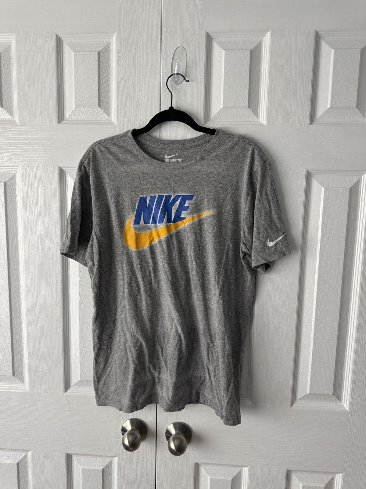 Nike Nike T-Shirt Men's Gray with Blue and Yellow Nike Logo Size US L / EU 52-54 / 3 - 1 Thumbnail
