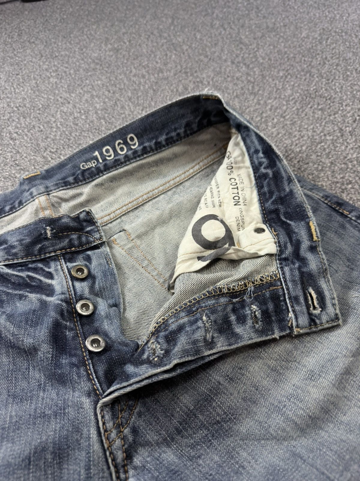 Gap Archives y2k Baggy Gap Faded Denim Jeans Size US 33 - 12 Thumbnail