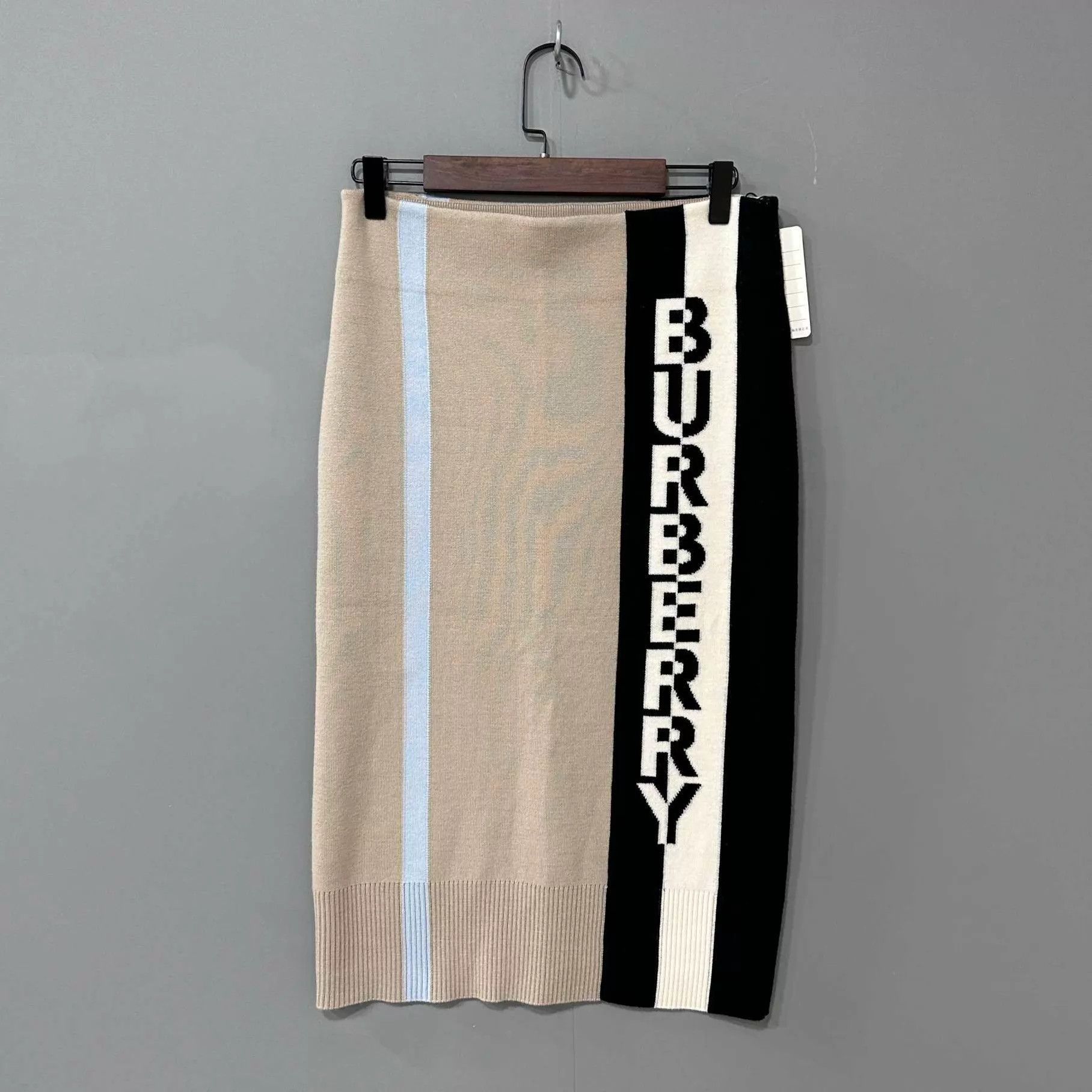 Burberry Burberry Color Blocked Wool Skirt Women's M Size 27" / US 4 / IT 40 - 3 Thumbnail