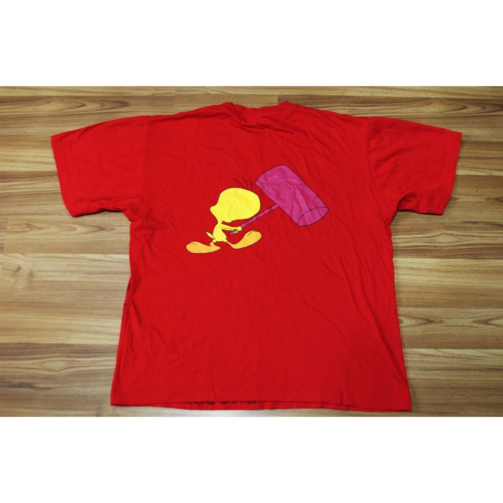 Vintage VINTAGE LOONEY TUNES SHIRT TWEETY BIRD COTTON RED SIZE LARGE Men Size US L / EU 52-54 / 3 - 6 Thumbnail