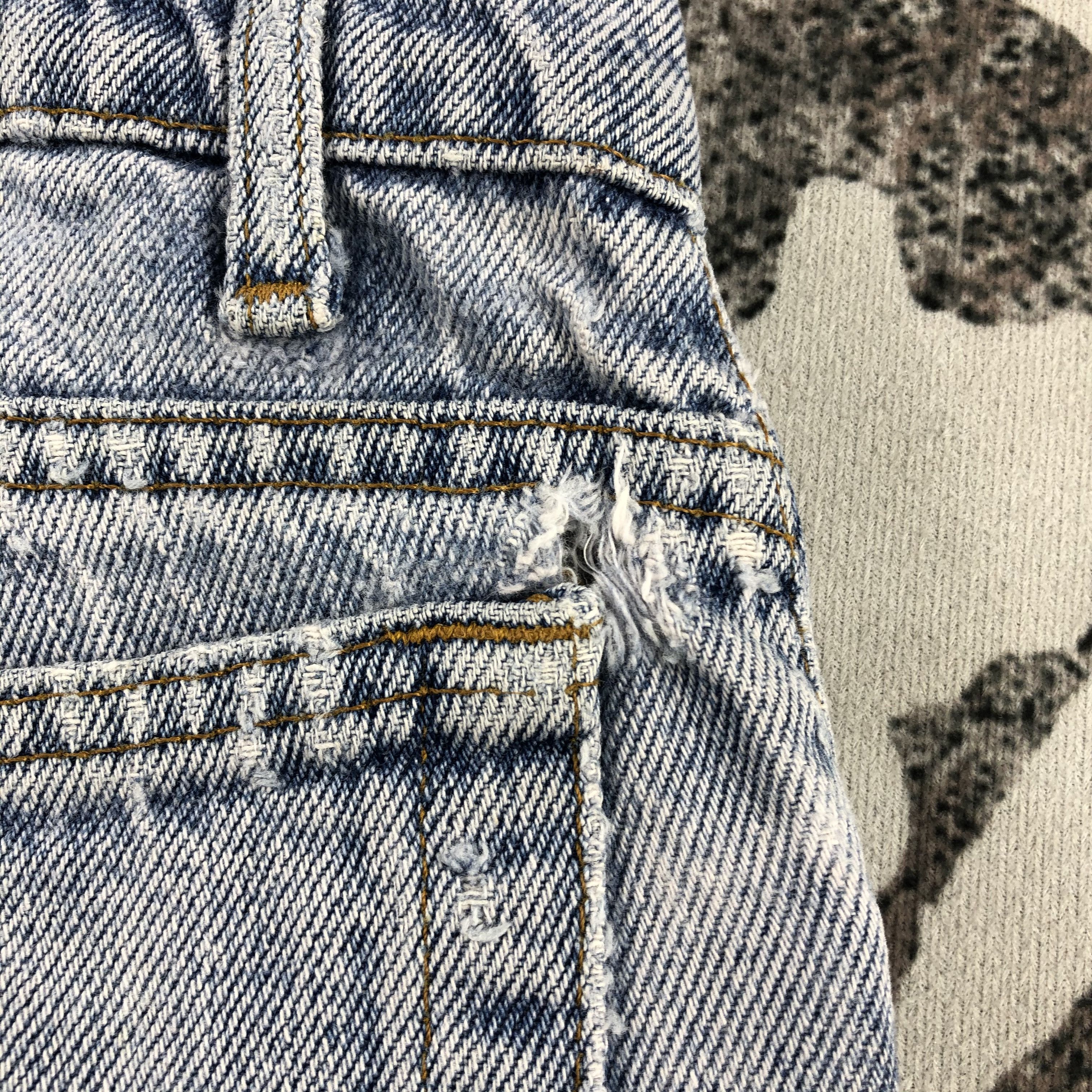 Levi's Vintage 90s Levis 550 Jeans Medium Wash Denim KJ928 Size US 33 - 8 Thumbnail