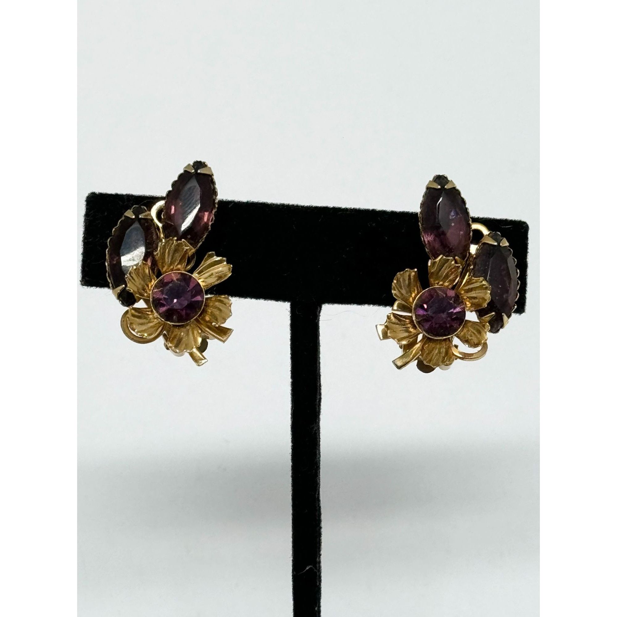 Vintage Vintage purple glass flower earrings Size ONE SIZE - 1 Thumbnail