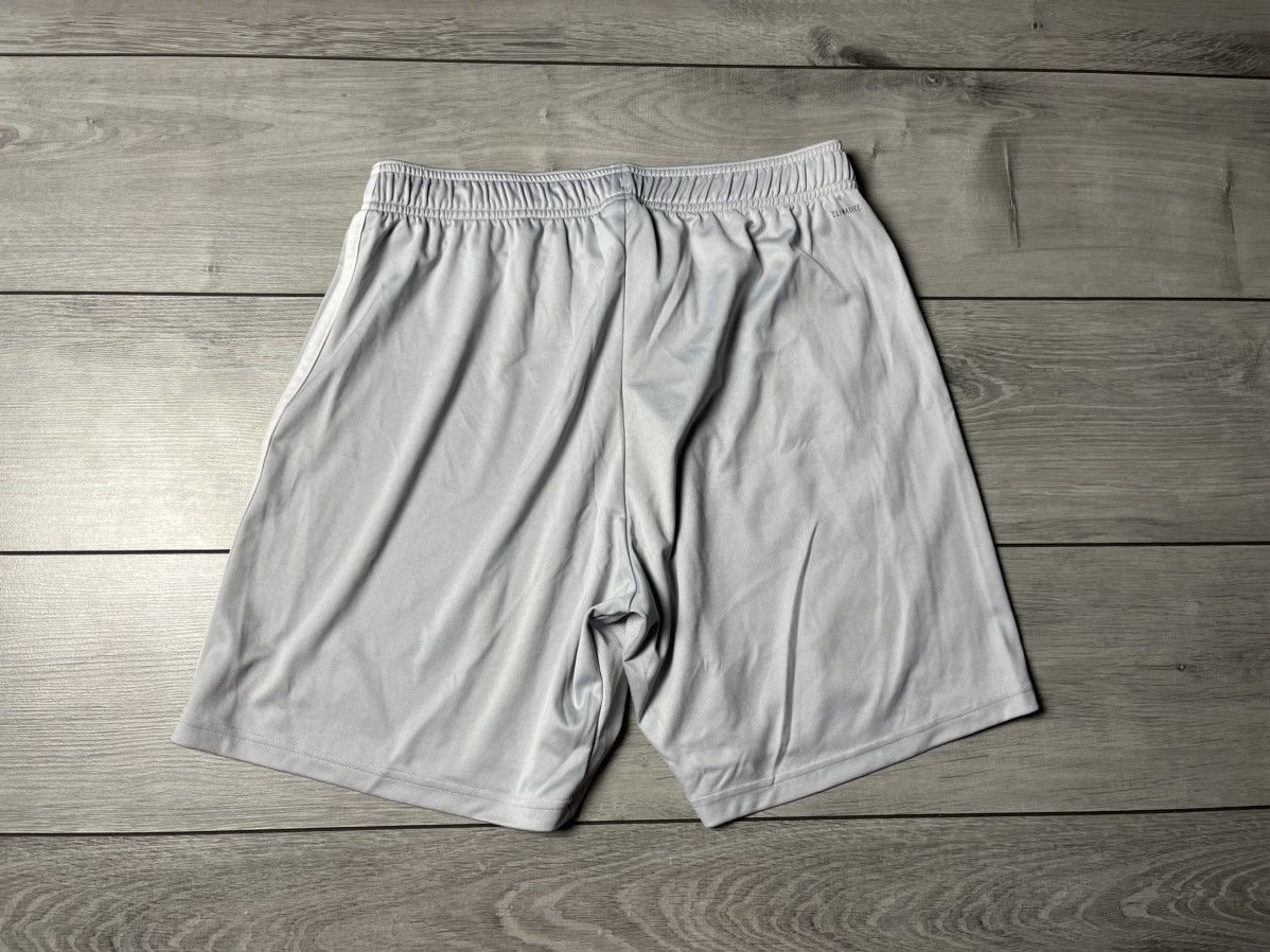 Adidas Adidas Fc Bayern Munchen soccer shorts size Large Size US 34 / EU 50 - 3 Thumbnail