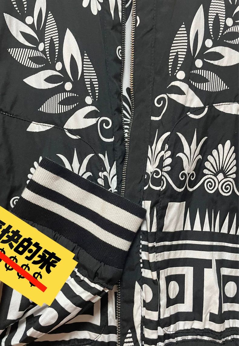 Versace Versace Patterned revealed jacket New Year's robe Size US M / EU 48-50 / 2 - 4 Thumbnail