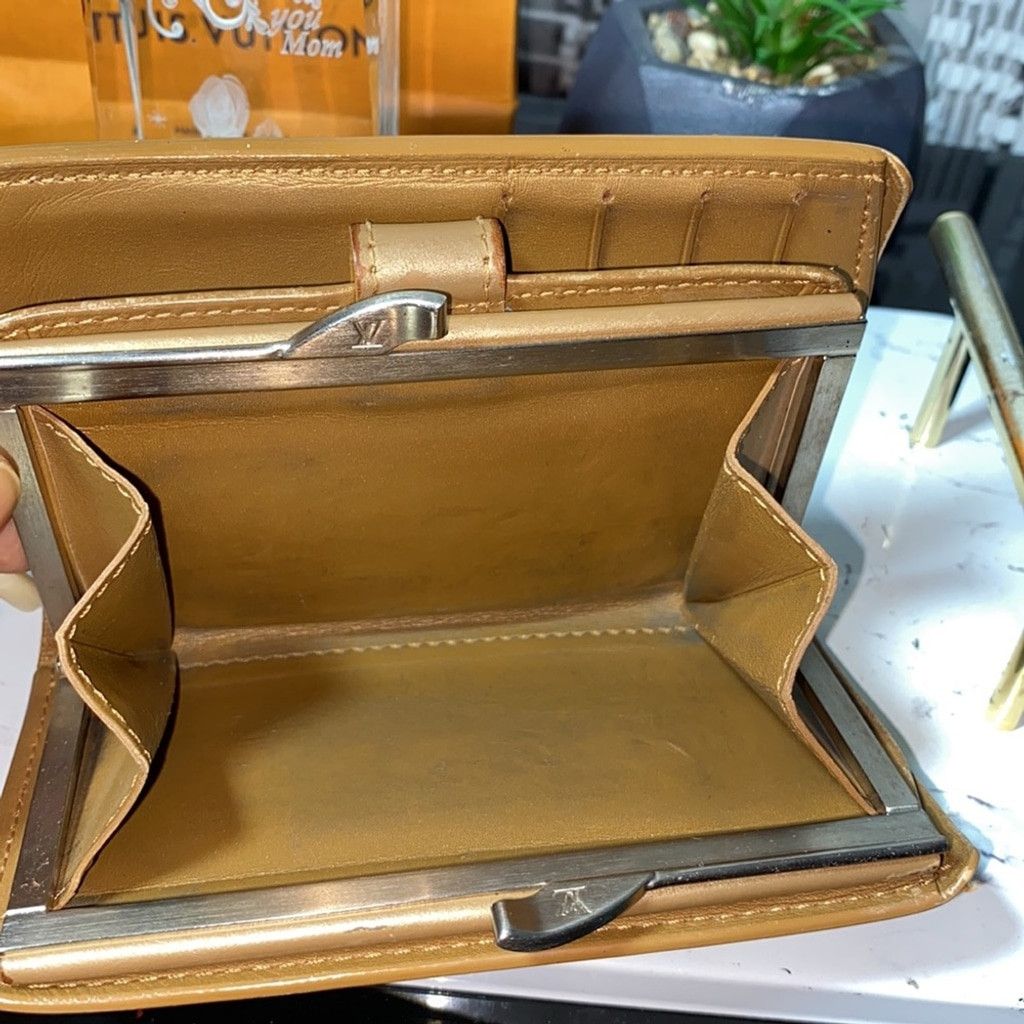 Louis Vuitton Authentic Rare Louis Vuitton Matte Kisslock Wallet Size ONE SIZE - 9 Thumbnail