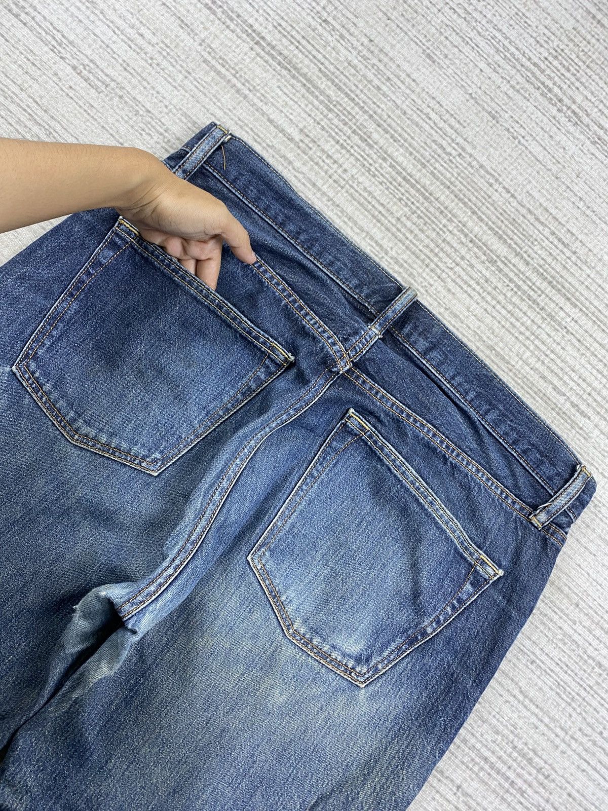 Japanese Brand × Uniqlo Vintage Uniqlo Big Size Denim Pants Size US 35 - 11 Thumbnail