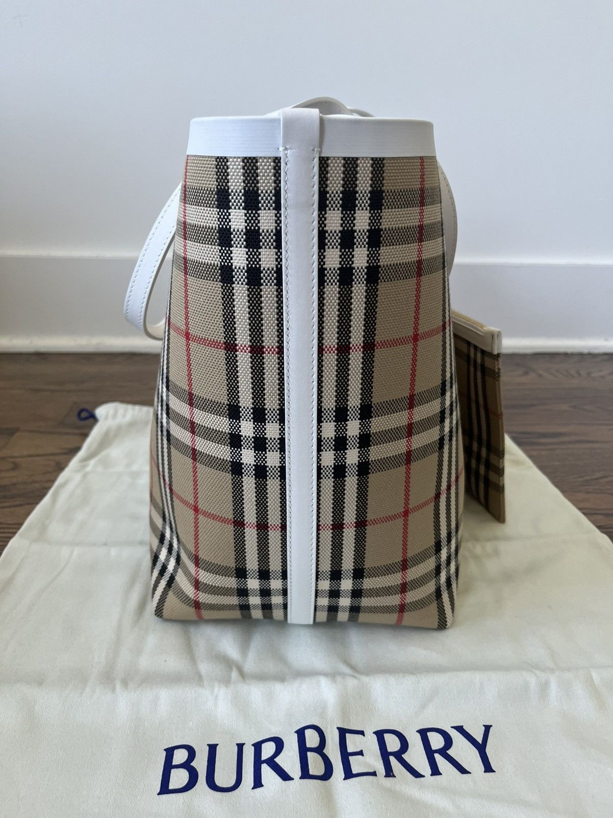 Burberry Burberry Medium London Tote Bag Size ONE SIZE - 3 Thumbnail