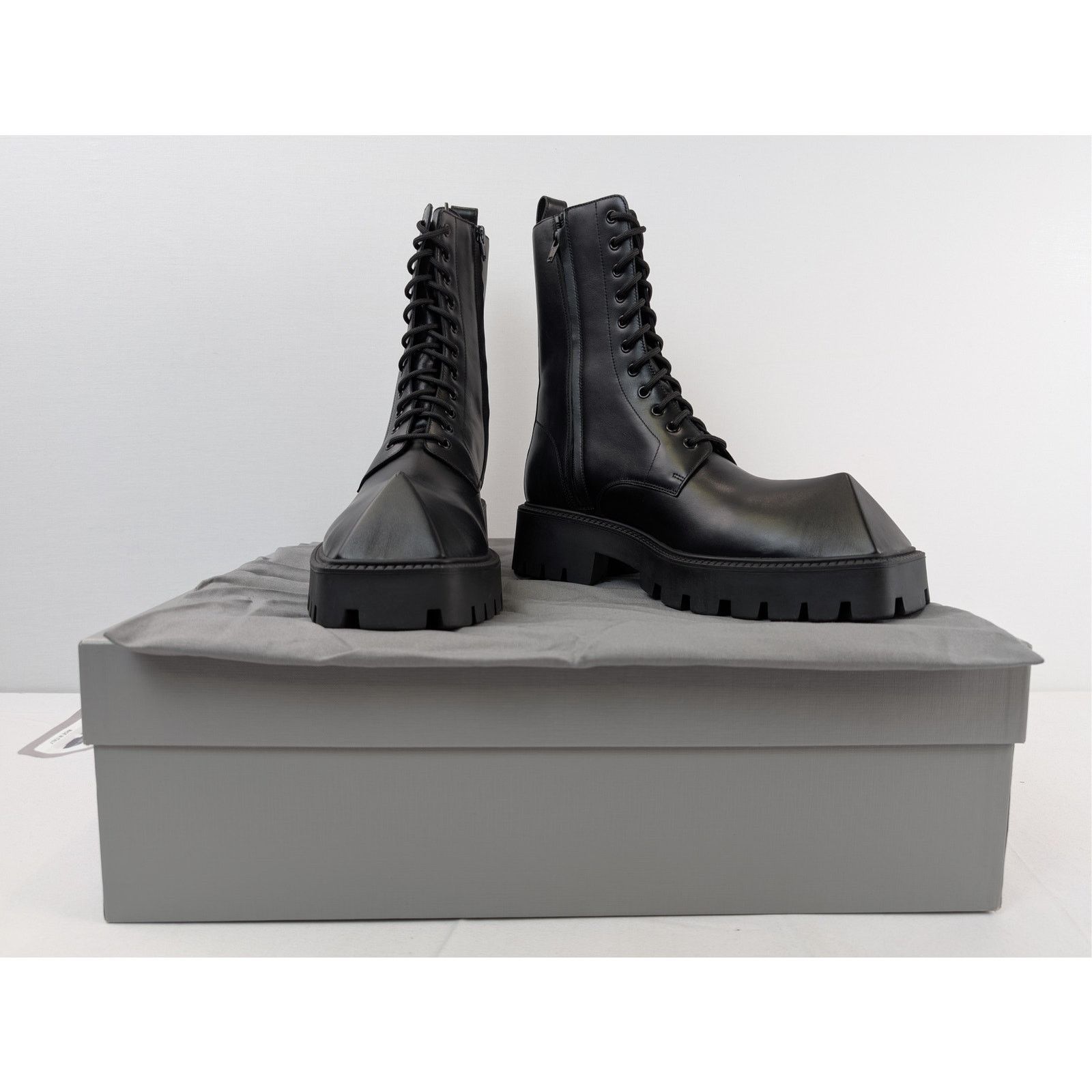 Balenciaga o1rshd1 Rhino Boots Lace-Up in Black Size US 9 / EU 42 - 19 Thumbnail