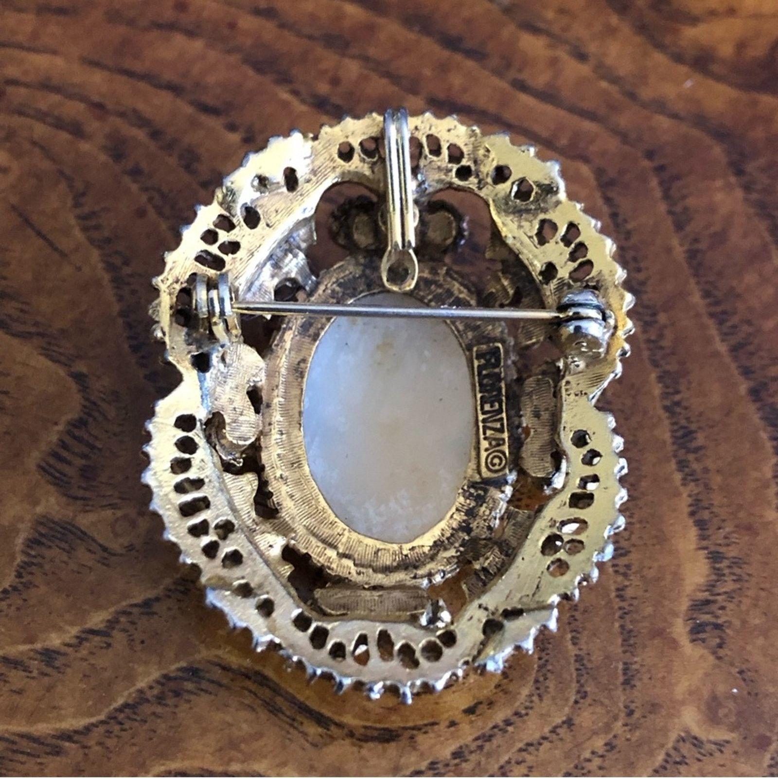 Vintage Vintage Florenza hand carved shell cameo brooch pendant Size ONE SIZE - 4 Thumbnail