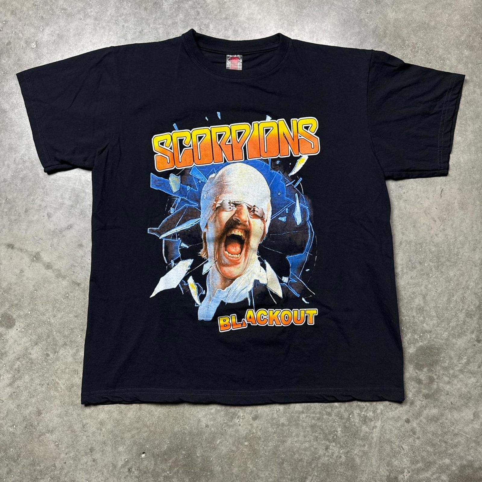 Other Rock Band Scorpions Blackout Tour Y2k Graphic T-Shirt Size US XL / EU 56 / 4 - 1 Thumbnail