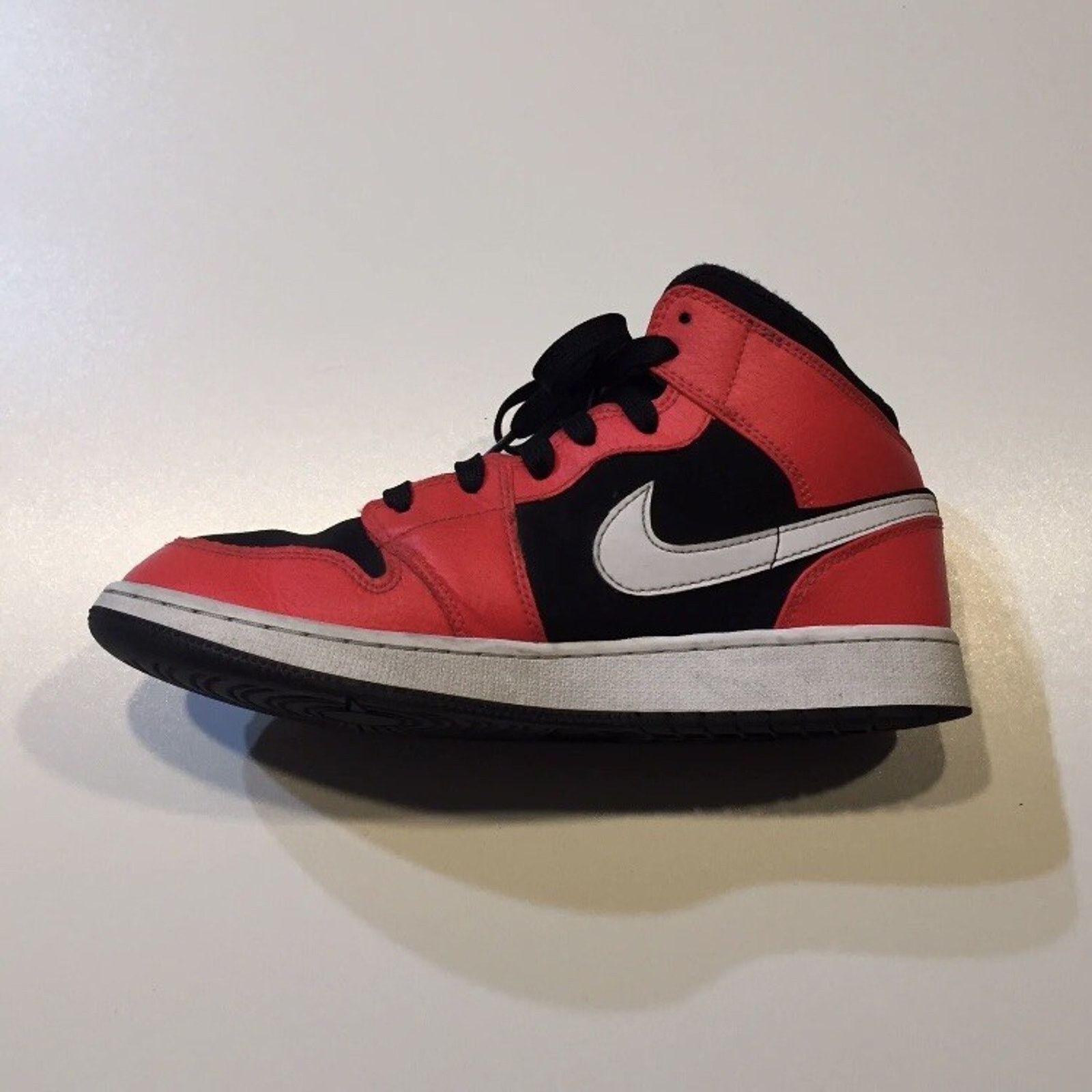Nike Nike Air Jordan 1 Mid Infrared 23 Red Black 554725 061 GS Size US 7 / EU 40 - 4 Thumbnail