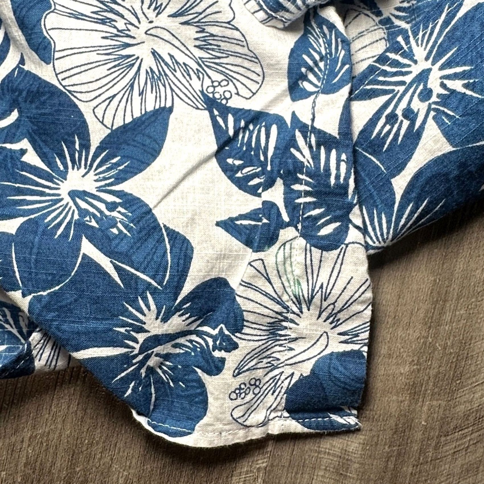 UNTUCKit UNTUCKit Floral Hawaiian Slim Short Sleeve Button Down Large Men Blue Size US 33 - 7 Thumbnail