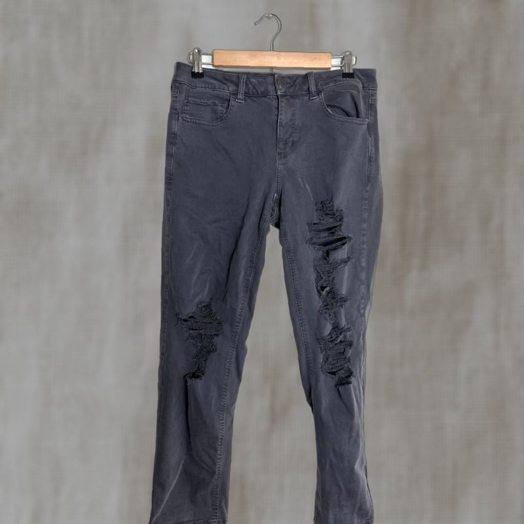 American Eagle Outfitters American Eagle Outfitters Tomgirl Jeans Women's 8 Gray Distressed Mid-Rise Size 30" / US 8 / IT 44 - 1 Thumbnail