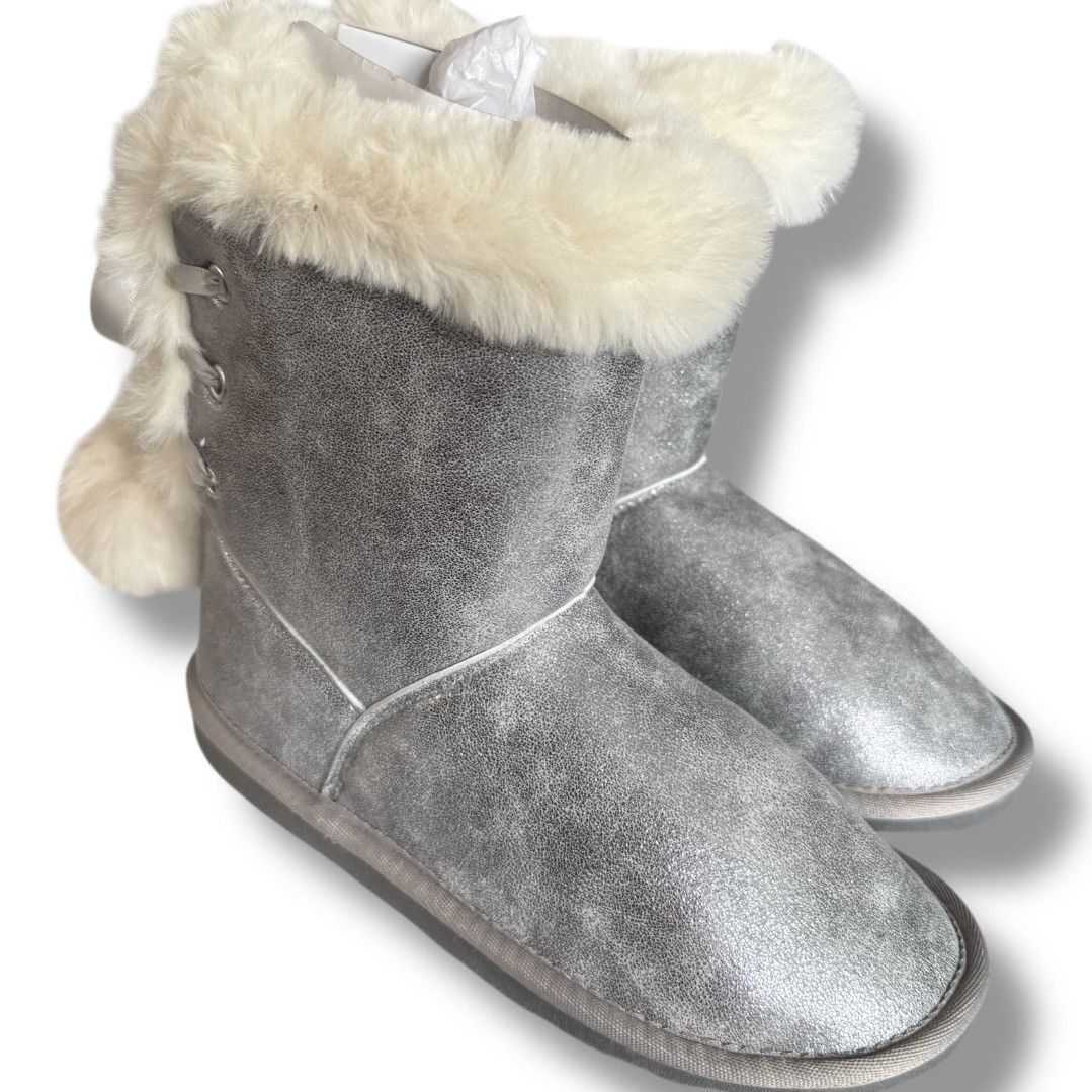 Other New Metallic Silver Fur Lined Booties Size US 6 / IT 36 - 1 Thumbnail