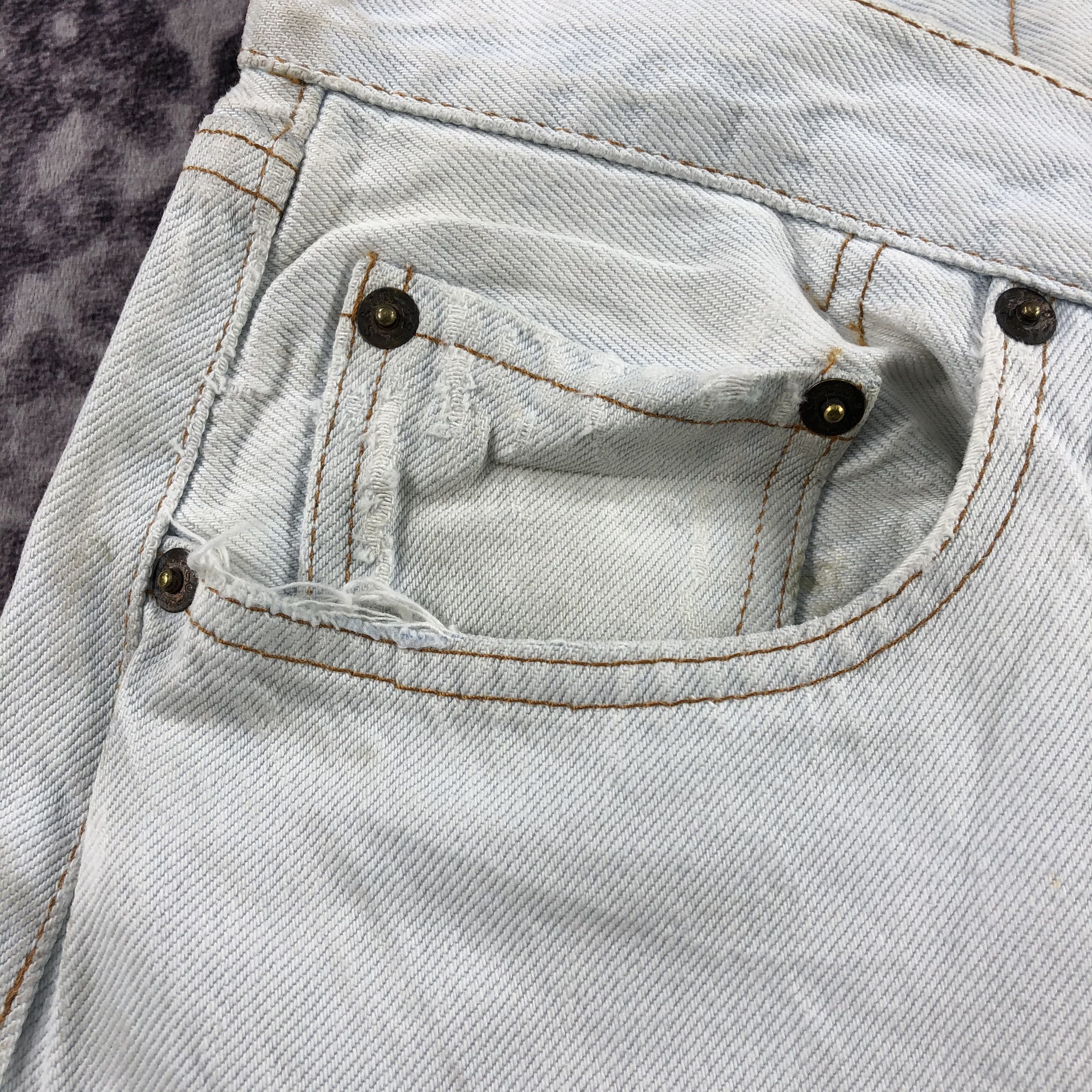Levi's × Vintage Vintage 90s Light Wash Levis 501 Jeans-JM2525 Size US 32 / EU 48 - 13 Thumbnail