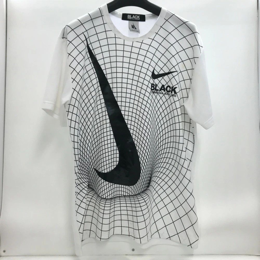 Comme des Garcons Black T-Shirts Printed Short Sleeve Polyester Crewneck White Size US XL / EU 56 / 4 - 1 Thumbnail