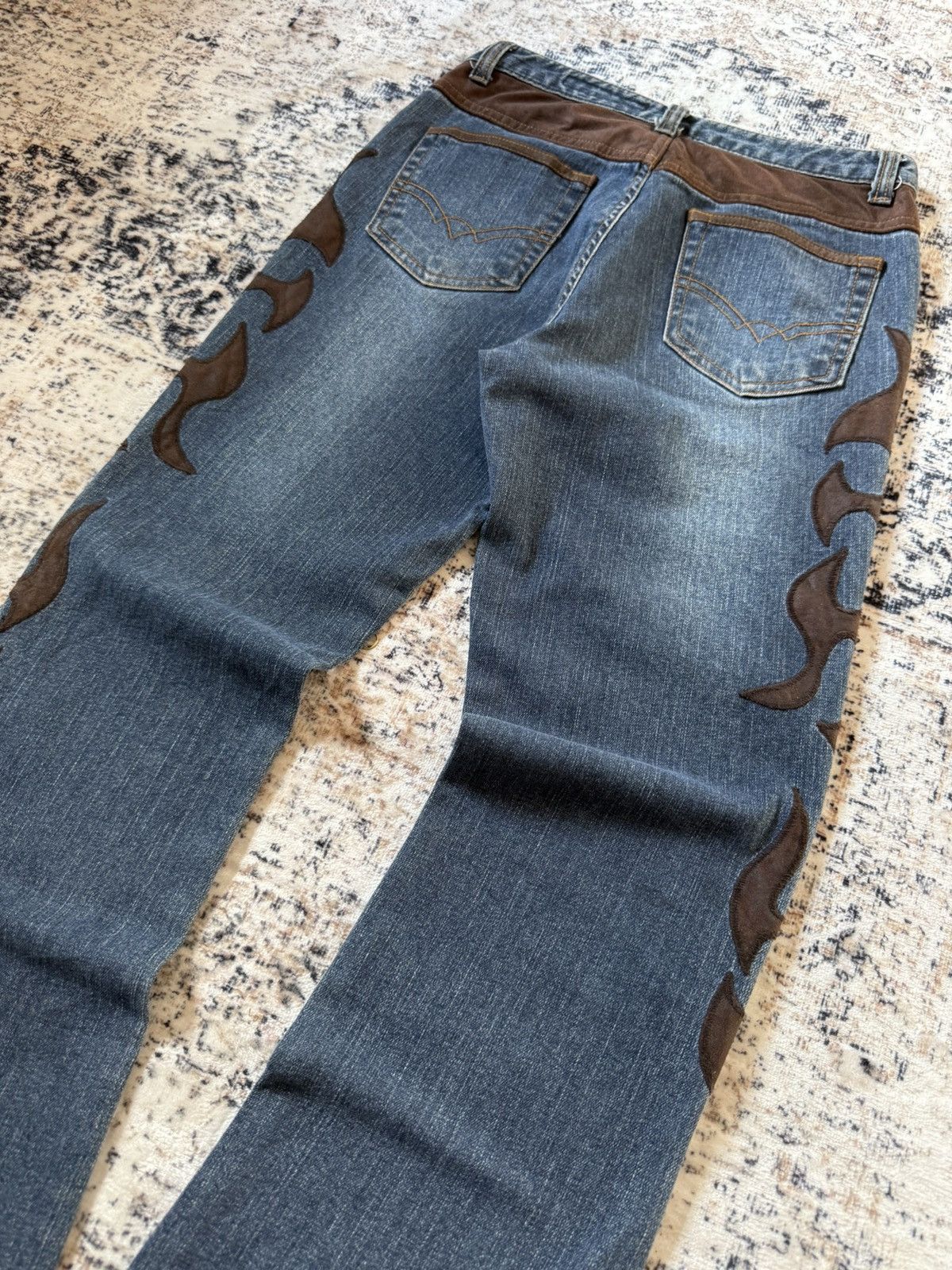 Le Grande Bleu (L.G.B.) Blue Jam Embroidered Tribal Flared Jeans Size US 26 / EU 42 - 11 Thumbnail