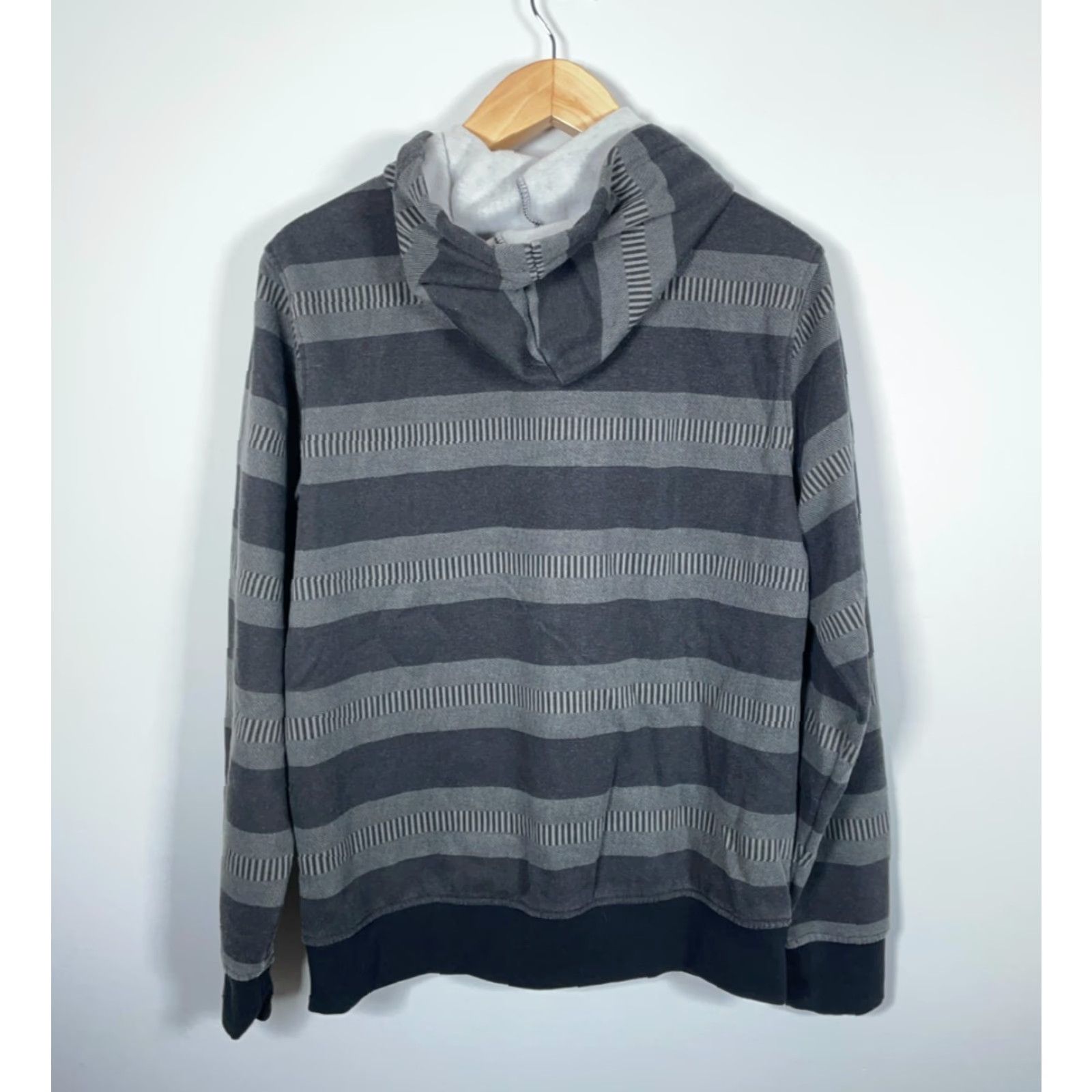 No Fear No Fear Zip Up Hoodie Men's Large Gray Black Striped Sweatshirt Skater Size US L / EU 52-54 / 3 - 2 Thumbnail
