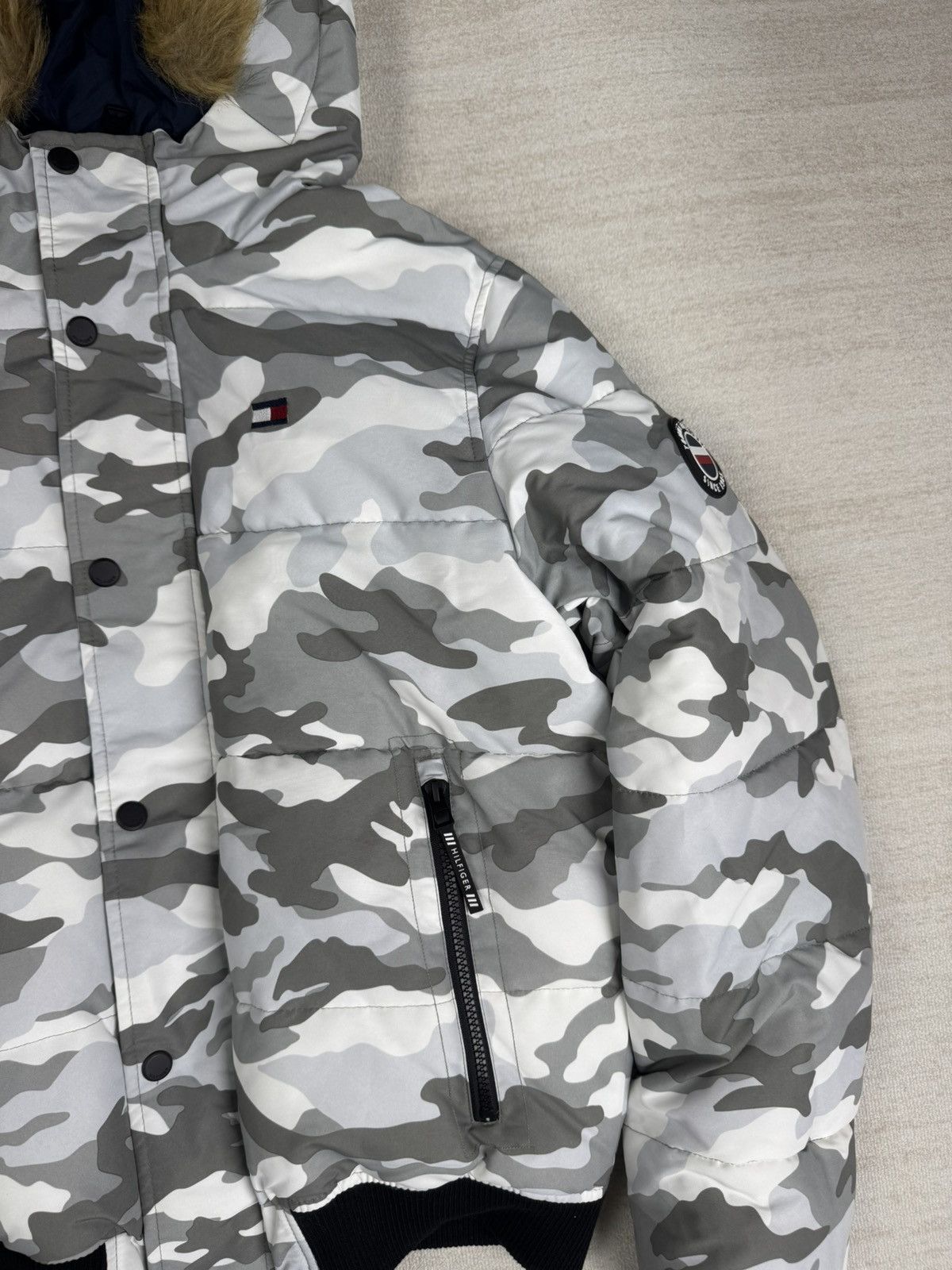 Tommy Hilfiger Snow camo puffer Size US M / EU 48-50 / 2 - 2 Thumbnail