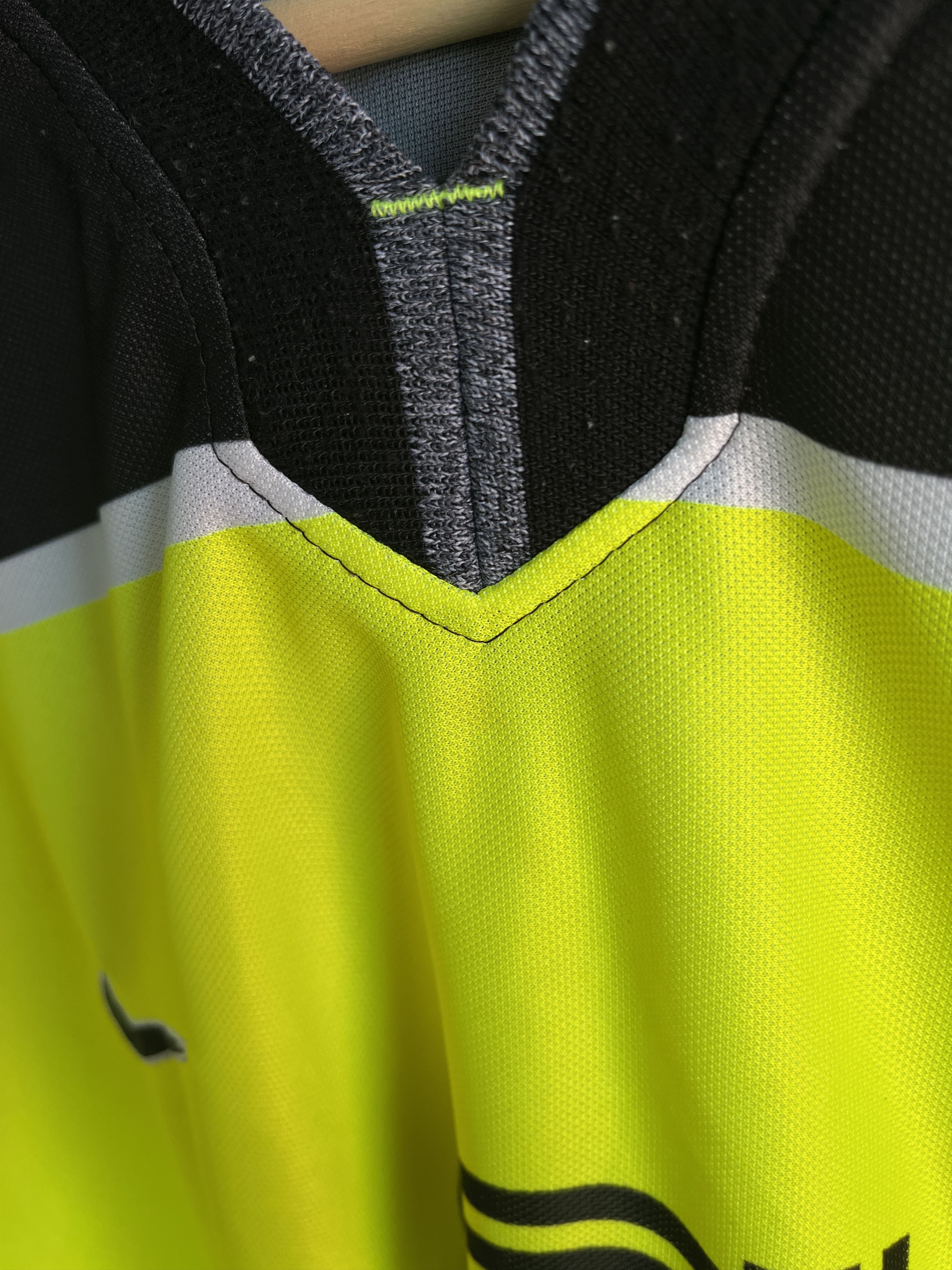 Nike VINTAGE NIKE BORUSSIA DORTMUND 1997/98 HOME CUP JERSEY Size US M / EU 48-50 / 2 - 4 Thumbnail