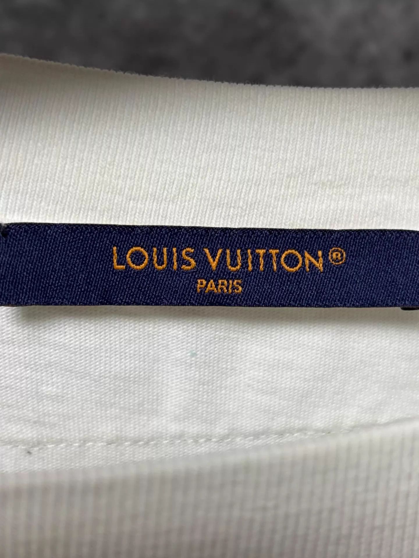 Louis Vuitton LV white short-sleeve T-shirt L like new Size US L / EU 52-54 / 3 - 3 Thumbnail