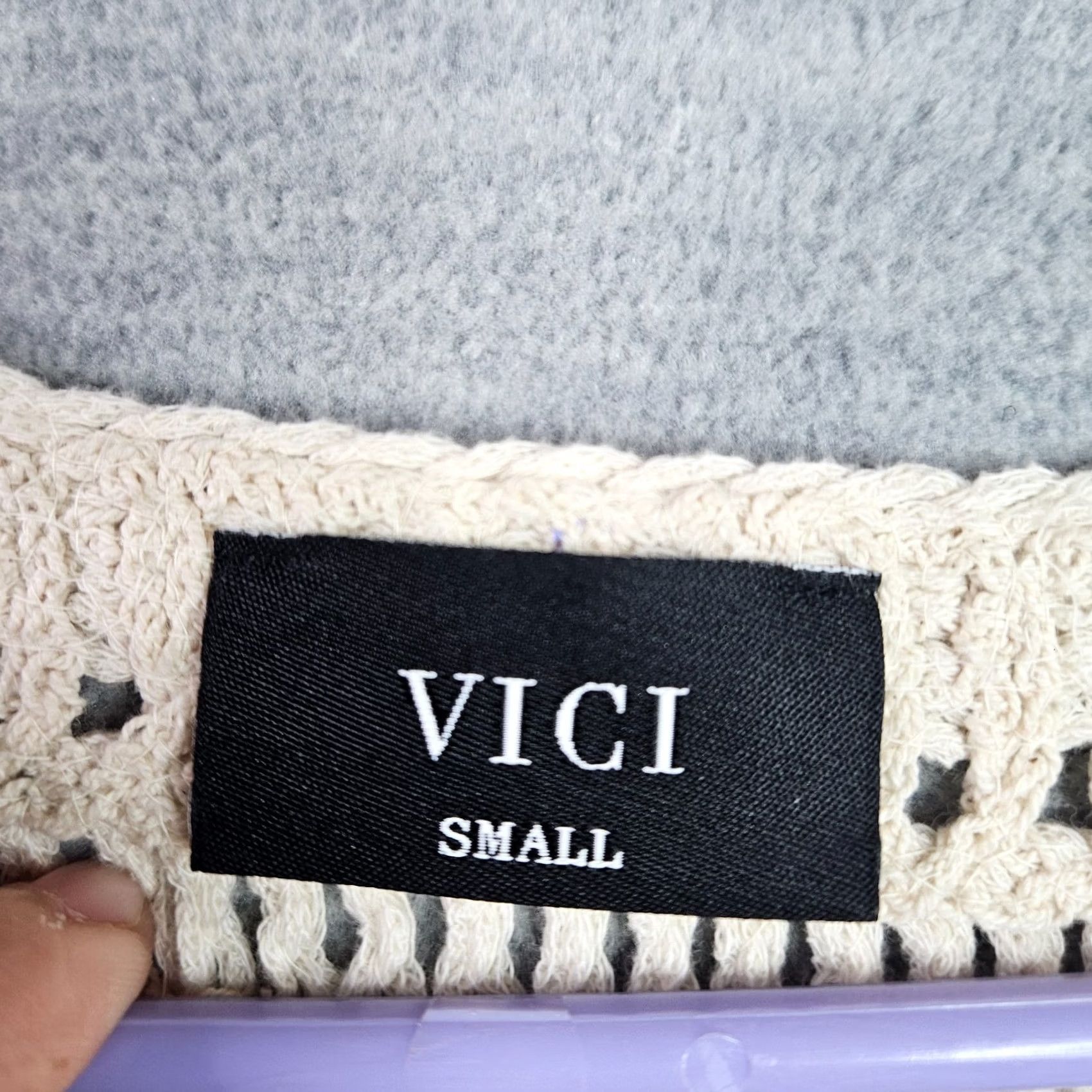 Vintage VICI Women's Ivory Cropped Crochet Pattern Tank Top Size Small Shirt Womens Beige Cotton Blend Short Sleeve Knitted Casual 90s? Size S / US 4 / IT 40 - 3 Thumbnail