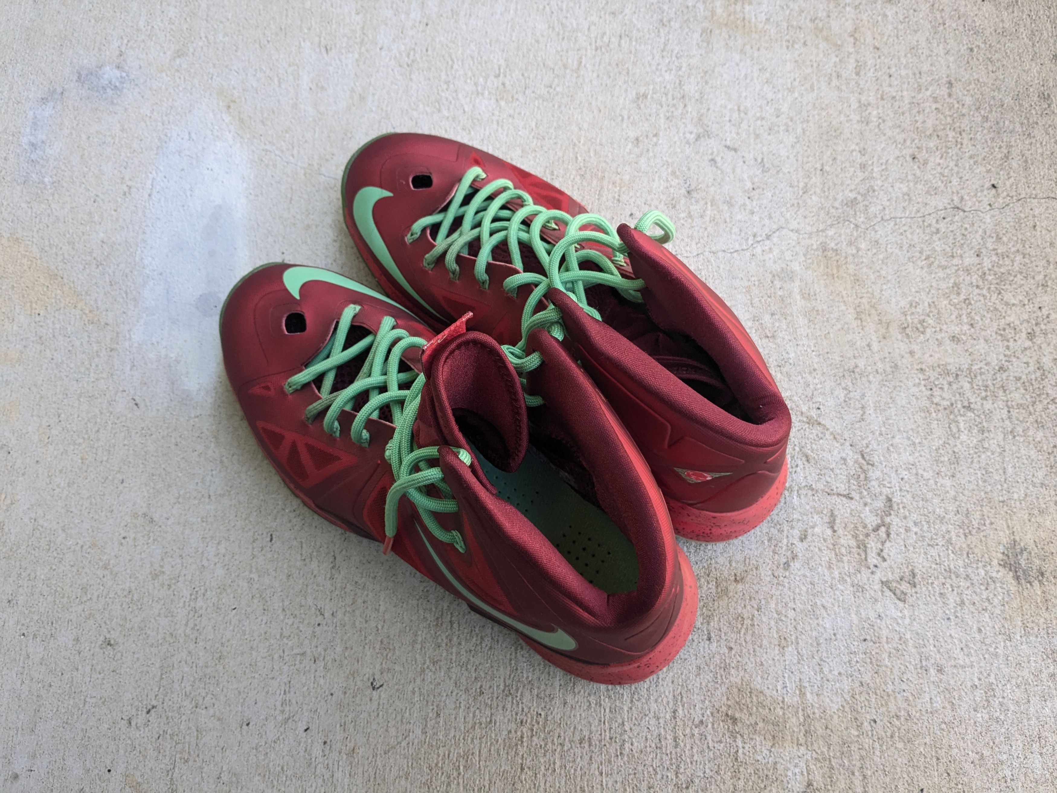Nike Nike LeBron 10 Christmas 541100-600 Red Green Size US 11 / EU 44 - 10 Thumbnail