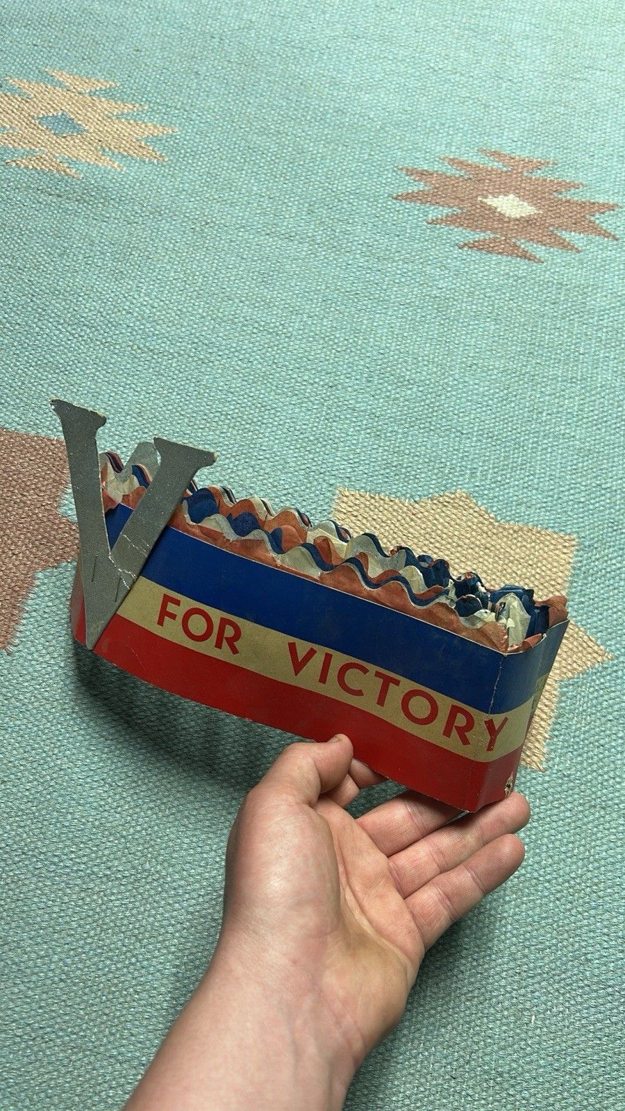Vintage 1940s WWII V for Victory paper hat R&H shoes Saginaw Michiga Size ONE SIZE - 1 Thumbnail